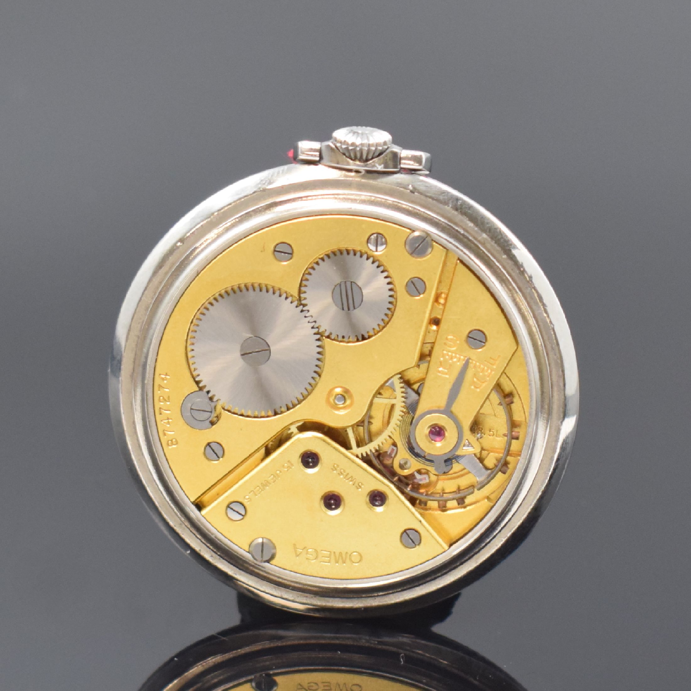 Detail b: OMEGA Art-Deco Taschenuhr in Stahl, Schweiz um 1938, 3-tlg. Geh., Boden u. Glasrand aufgedr., silb. Duoton-Zifferbl., arab. Zahlen, silb. Zeiger, kl. ...