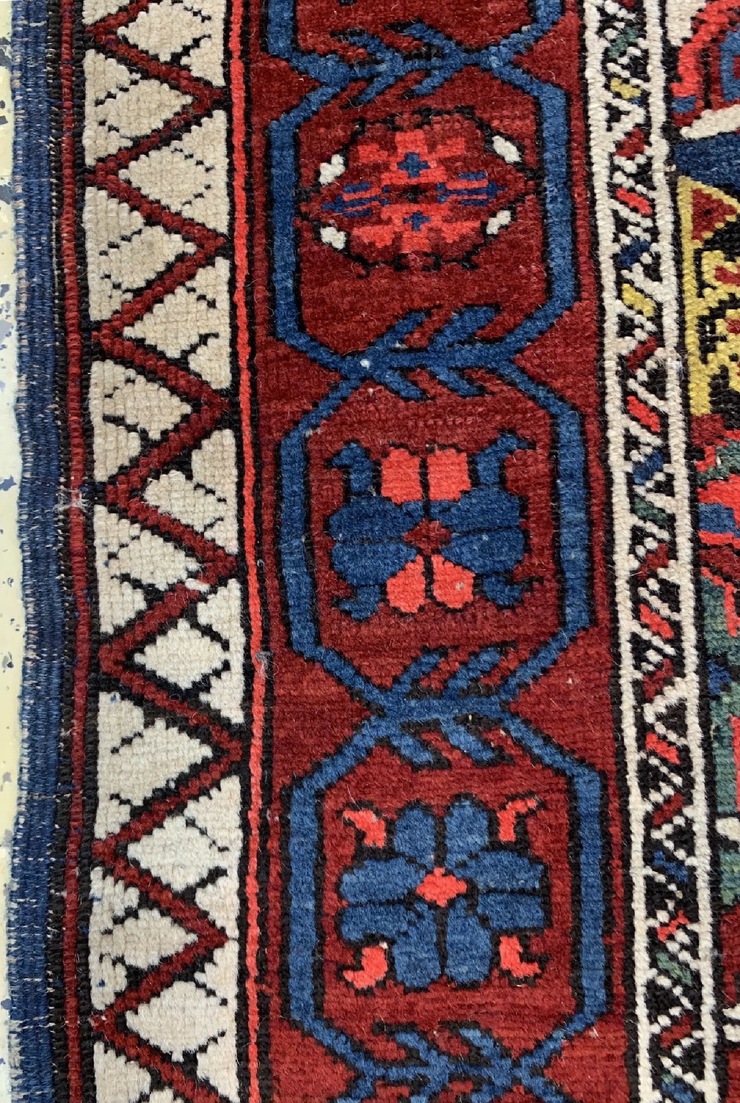 Detail d: Seychur antik, Kaukasus, um 1900, Wolle aufWolle, ca. 192 x 133 cm, EHZ: 2-3, (Alte Restaurierungen)