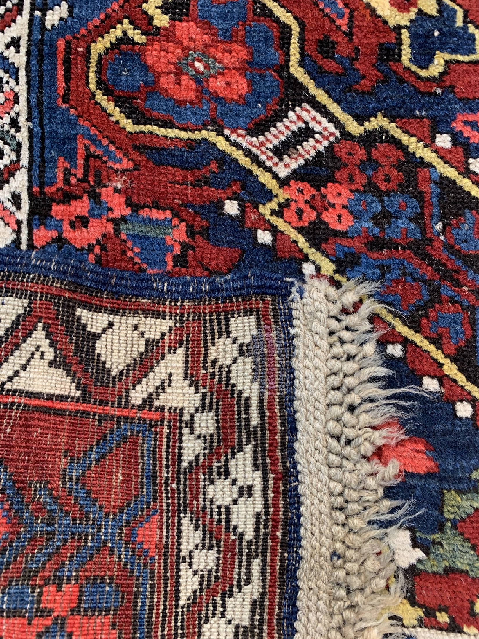 Detail e: Seychur antik, Kaukasus, um 1900, Wolle aufWolle, ca. 192 x 133 cm, EHZ: 2-3, (Alte Restaurierungen)
