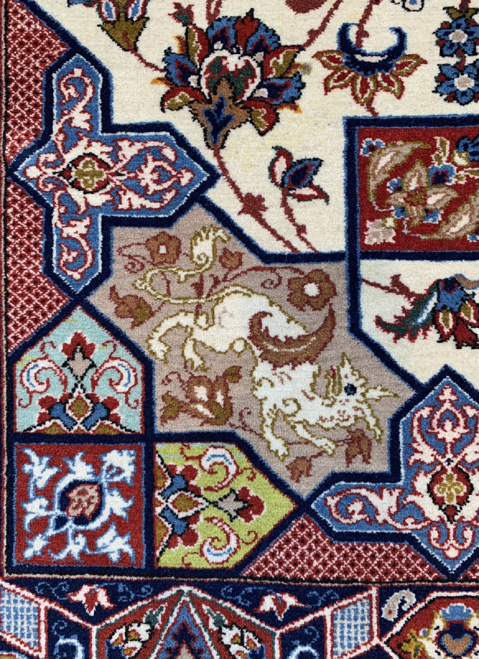 Detail c: Esfahan fein, Persien, um 1950, Korkwolle auf Seide, ca. 218 x 146 cm, ca. 1,0 Mio. Kn/qm, EHZ: 1-2