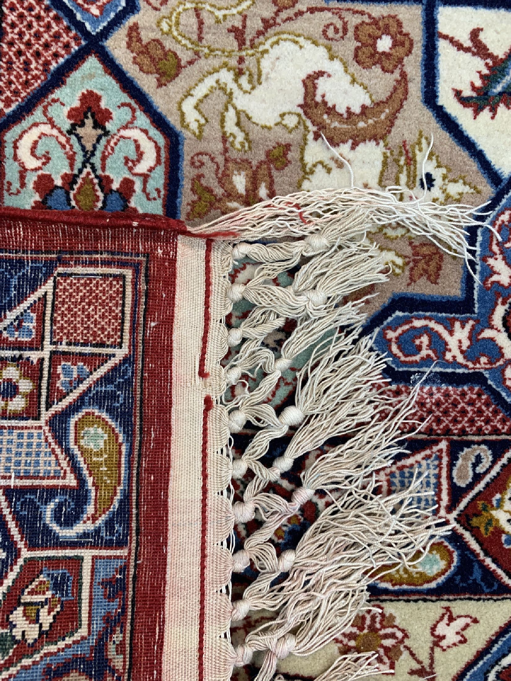 Detail e: Esfahan fein, Persien, um 1950, Korkwolle auf Seide, ca. 218 x 146 cm, ca. 1,0 Mio. Kn/qm, EHZ: 1-2