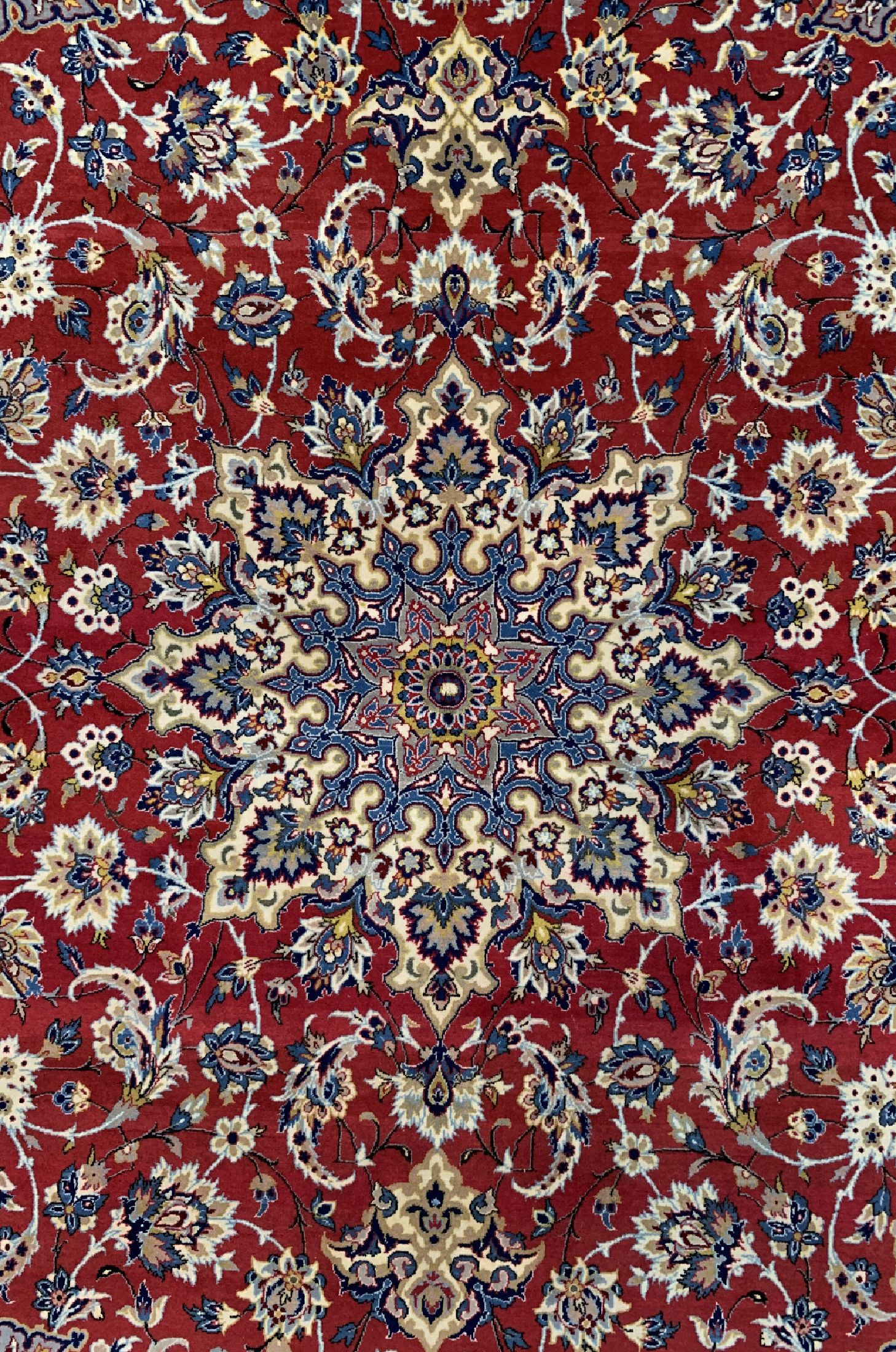 Detail b: Esfahan fein Persien, signiert(Mohammad AliNasr), um 1950, Korkwolle auf Seide, ca. 250 x156 cm, ca. 1,0 Mio. Kn/qm, EHZ: 1-2, (Kelim beschädigt)