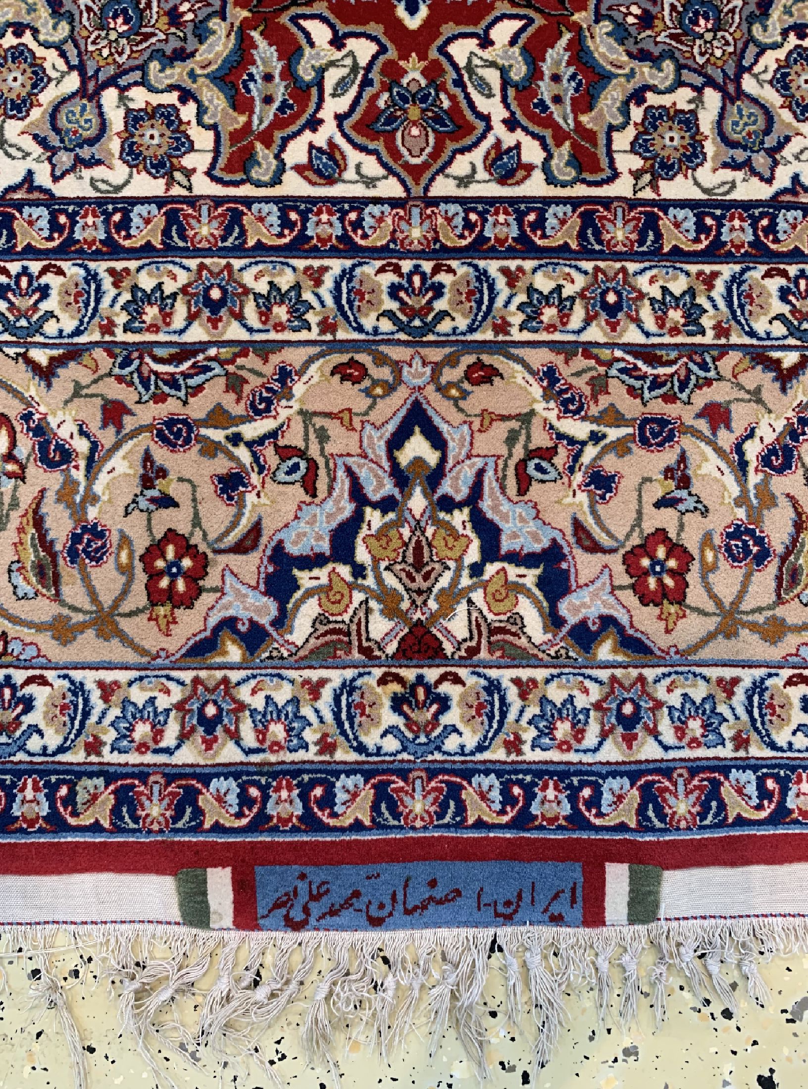 Detail c: Esfahan fein Persien, signiert(Mohammad AliNasr), um 1950, Korkwolle auf Seide, ca. 250 x156 cm, ca. 1,0 Mio. Kn/qm, EHZ: 1-2, (Kelim beschädigt)