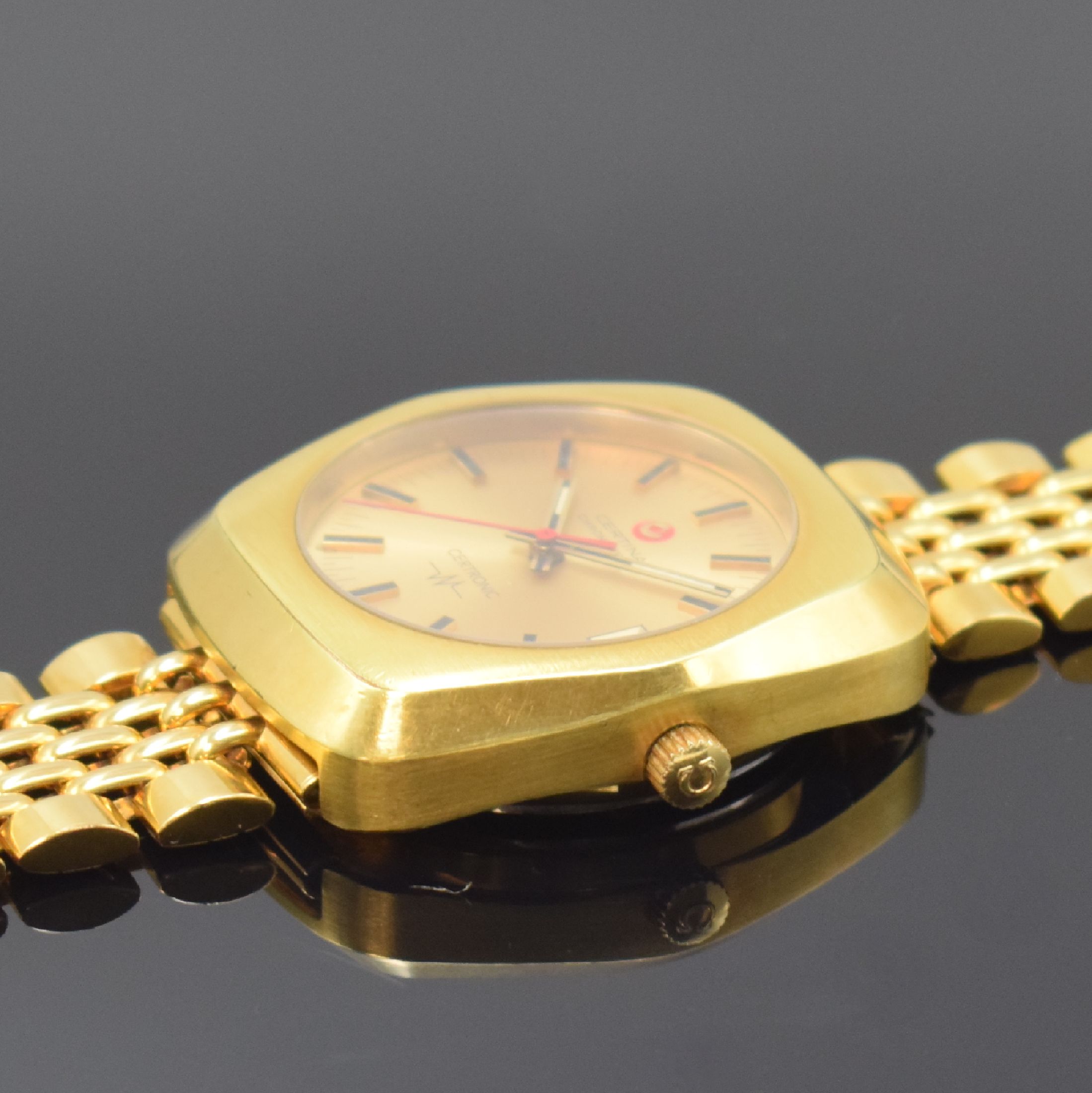 Detail b: CERTINA Certronic Chronometer vergoldete Stimmgabel-Armbanduhr, Schweiz um 1970, Tonneau-Geh., verschr. Stahlboden, Mineralglas, neutr. ...