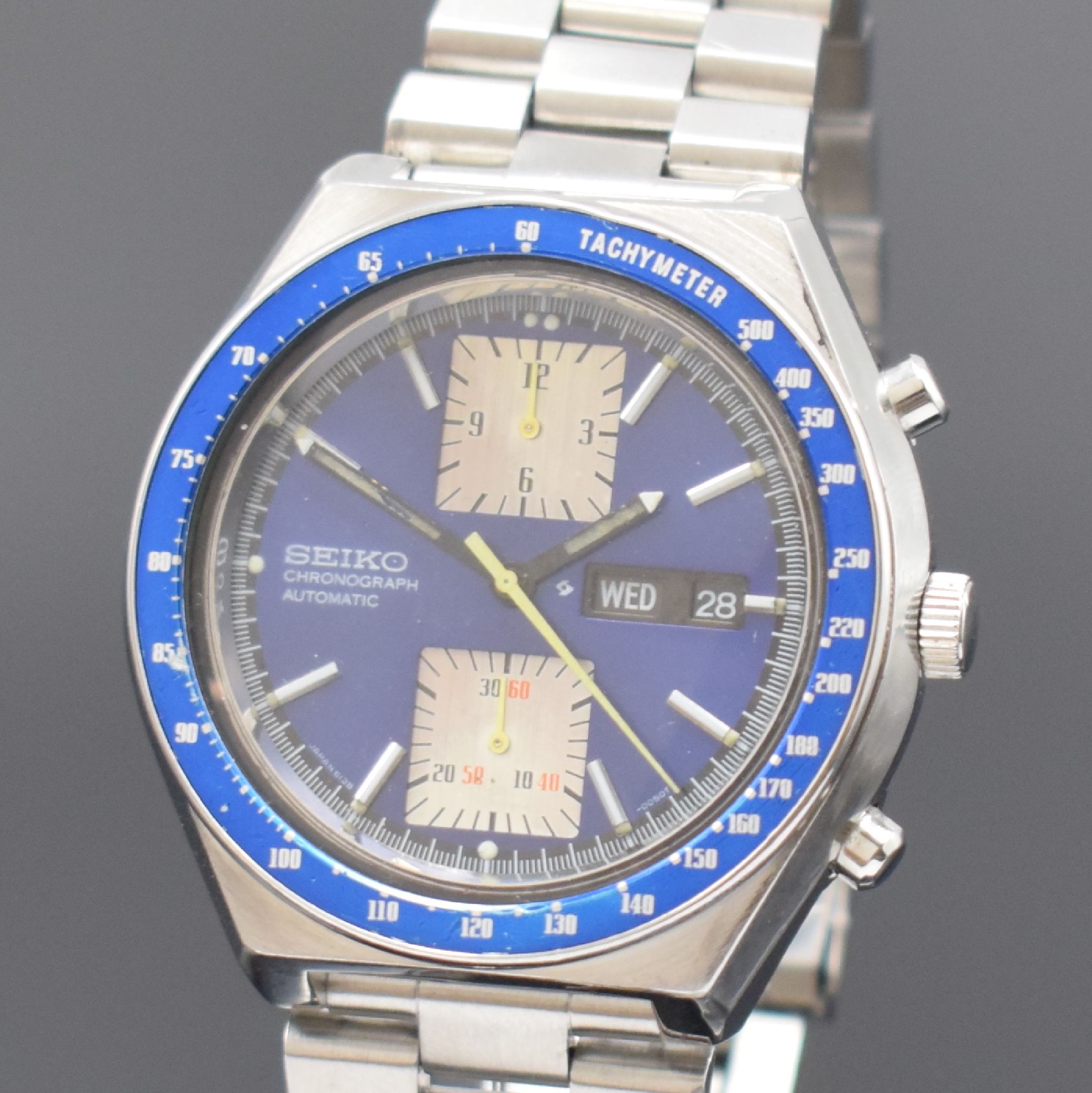 Detail a: SEIKO Schaltradchronograph Referenz 6138-0030 in Stahl, Japan um 1975, Automatik, verschr. Geh., orig. Stahlband, blaue Tachymeter- Lünette, blaues ...