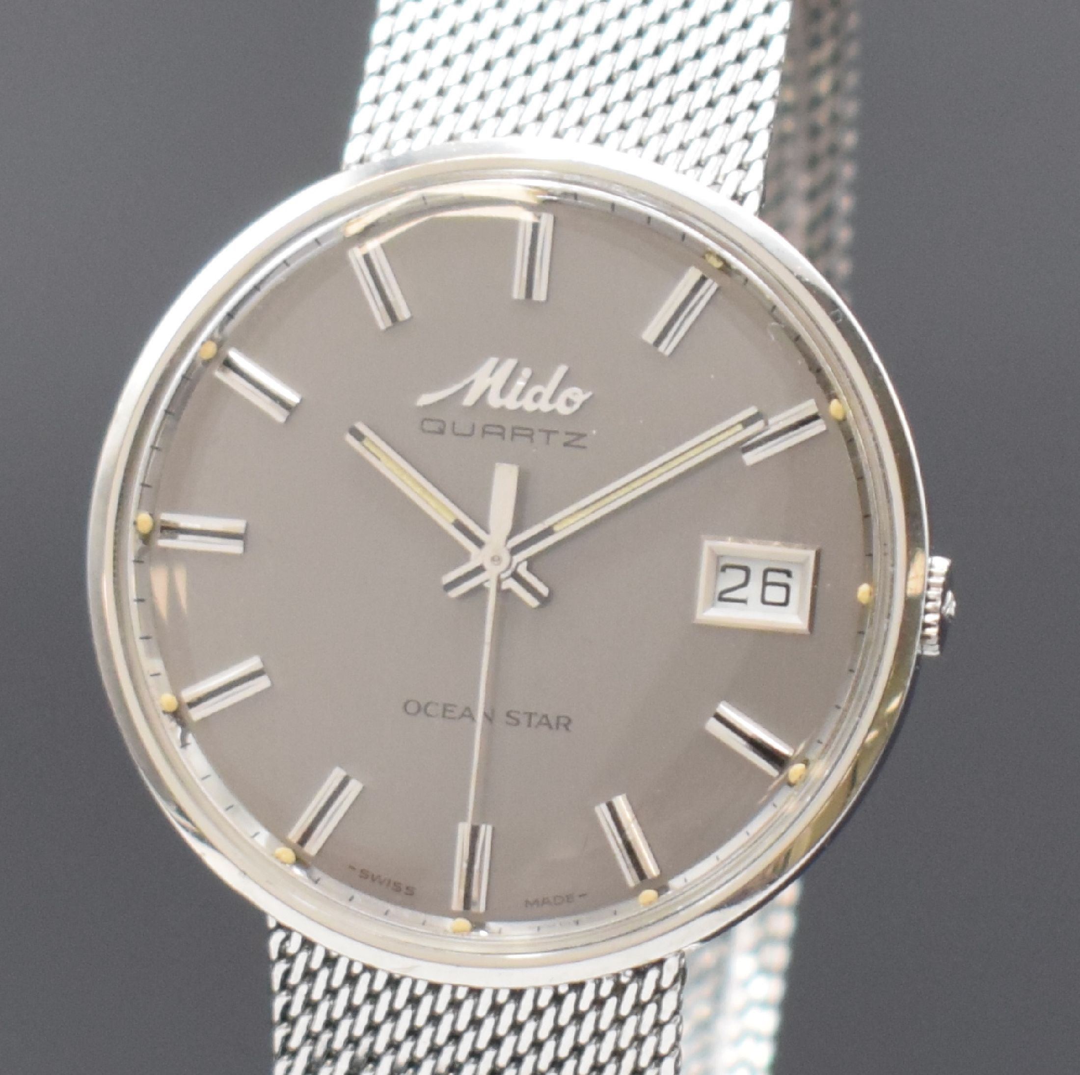 Detail a: MIDO Ocean Star Quartz Herrenarmbanduhr in Stahl, Schweiz um 1975, Monocoque-Geh., orig. Glas u. Krone, integr. orig. Milanaise- band, graues ...