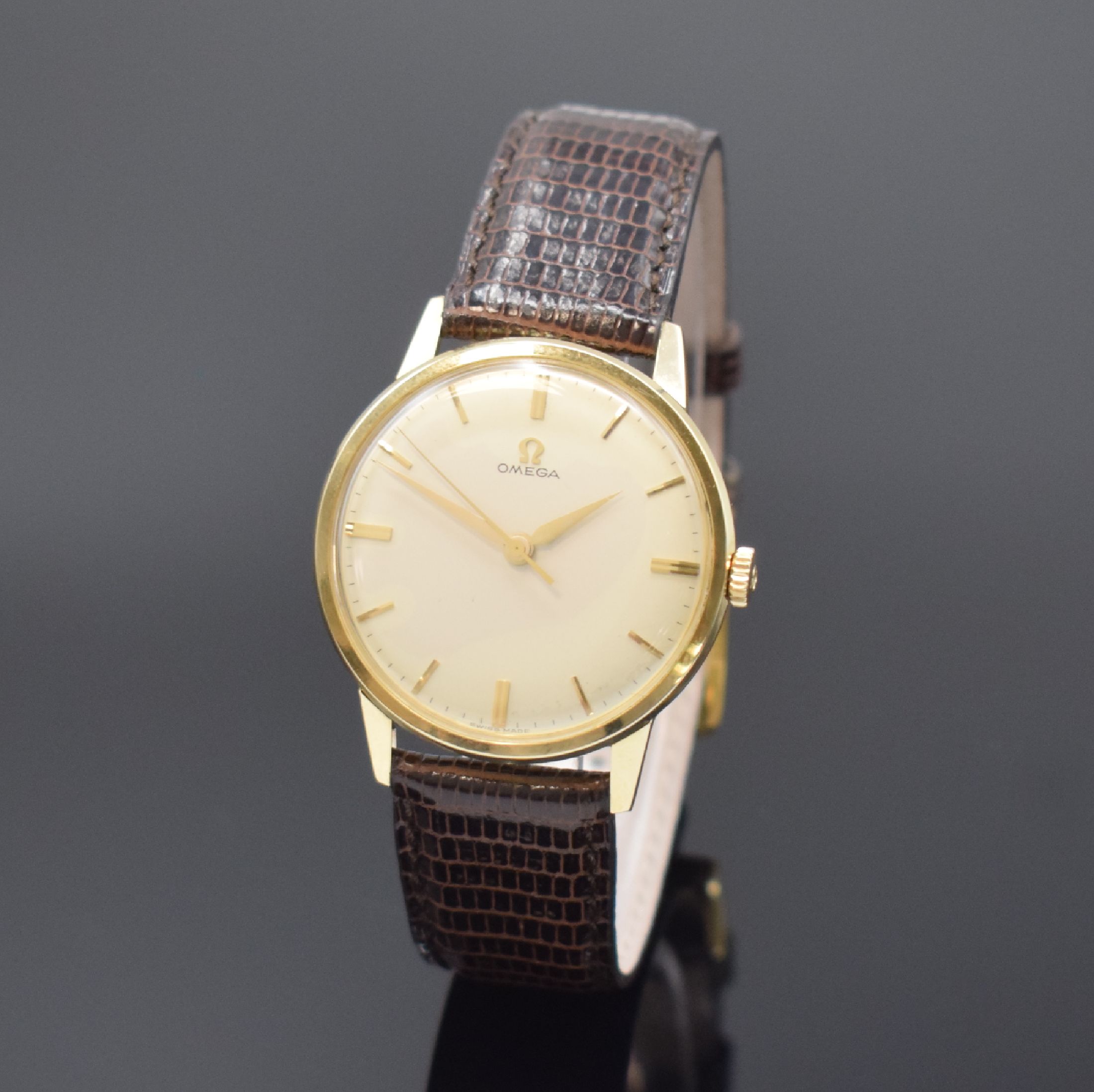 OMEGA klassische Herrenarmbanduhr in GG 585/000 Referenz 14729 61, Schweiz um 1961, Handaufzug, 3-tlg. Geh., Boden u. Glasrand aufgedr., orig. Glas ...
