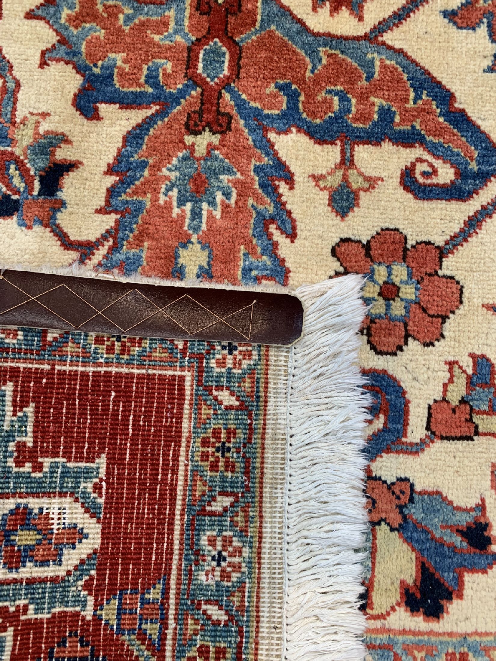 Detail d: Heriz, Persien, ca. 50 Jahre, Wolle auf Baumwolle, ca. 220 x 163 cm, gereinigt, EHZ: 2(kleine Mottenfrass Stellen).