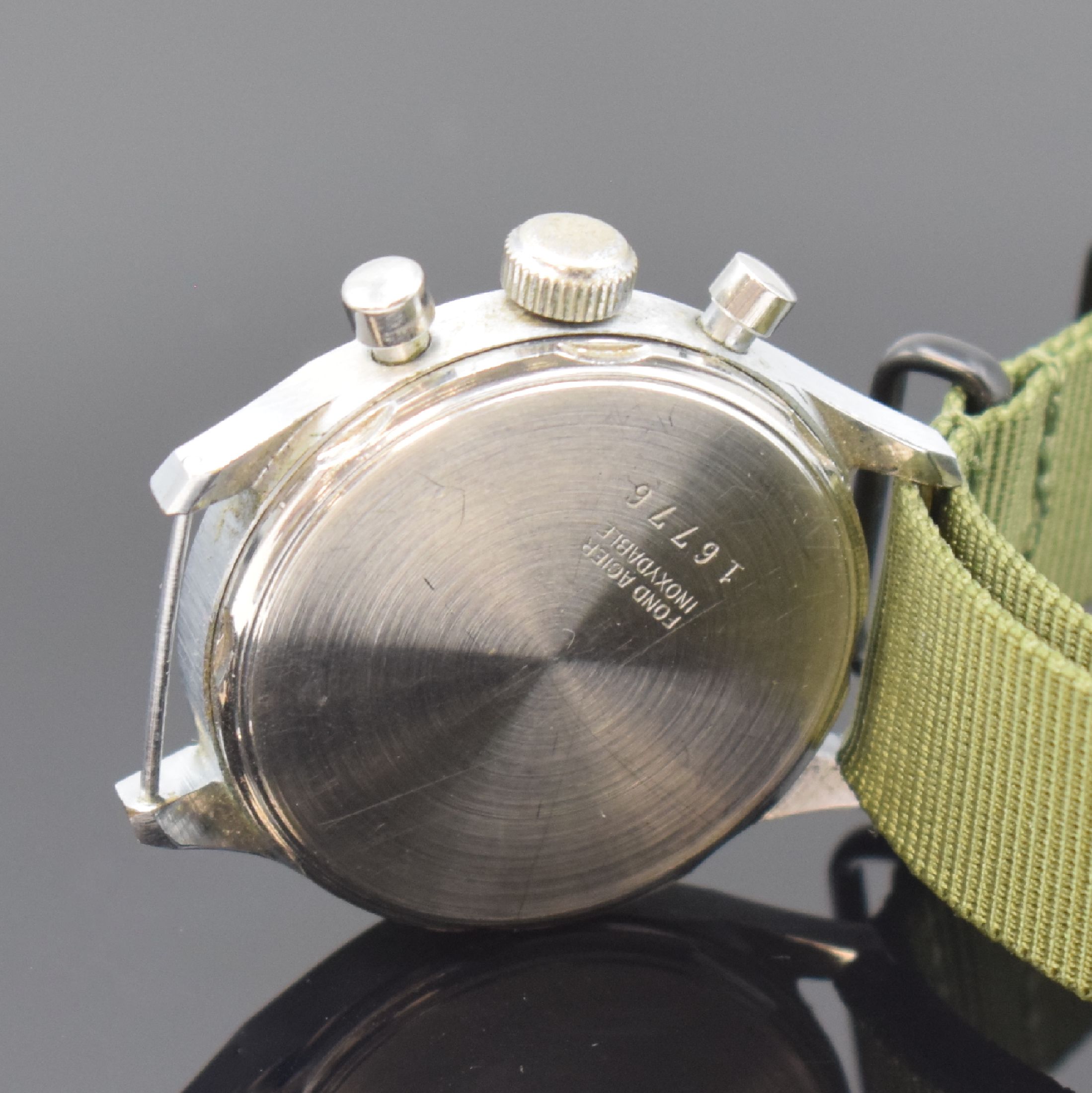 Detail c: LANDERON Armbandchronograph im Militärdesign, Schweiz um 1945, Handaufzug, verchr. Geh., Stahlboden verschr., sehr schönes schwarzes ...