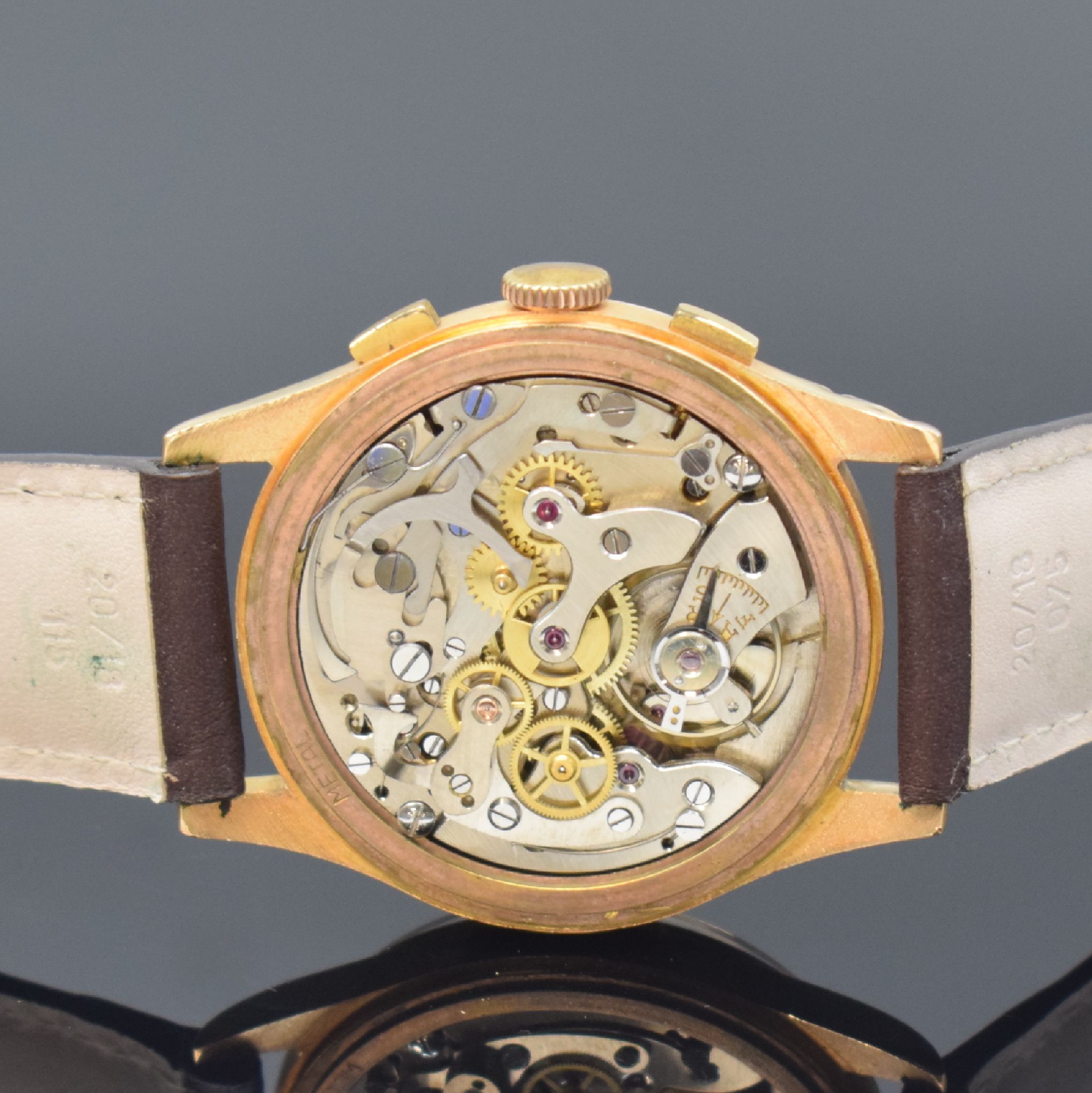 Detail e: CHRONOGRAPHE SUISSE Armbandchronograph in RG 750/000, Schweiz um 1945, Handaufzug, gedr. Geh. dell., Metall-Innendeckel, sehr schönes gold. ...