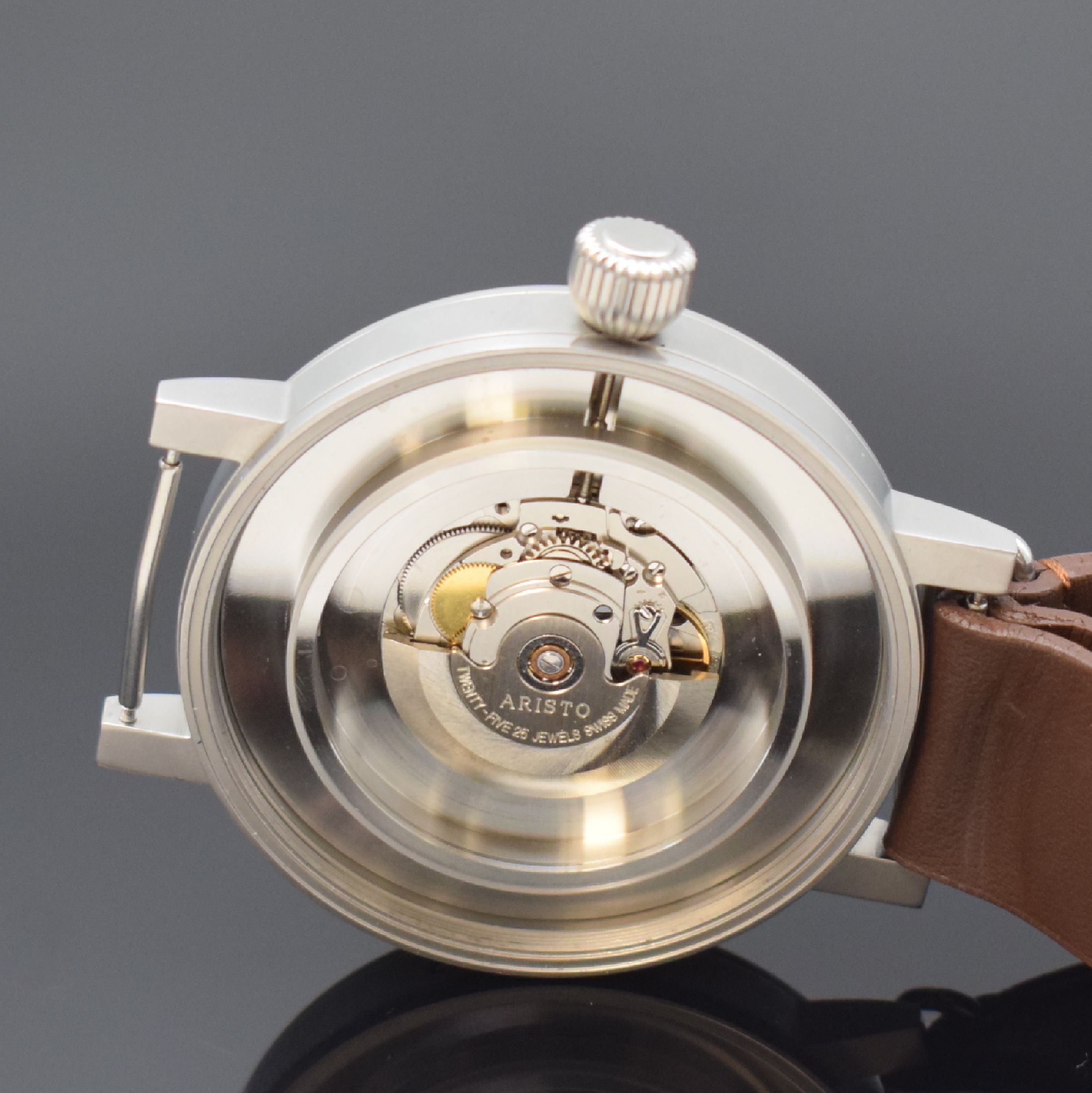 Detail d: ARISTO Beobachtungsuhr in Stahl, Schweiz um 2020, Automatik, großes mattiertes Geh., Boden verschr., matt-schwarzes Zifferbl. m. Leuchtindizes u. ...