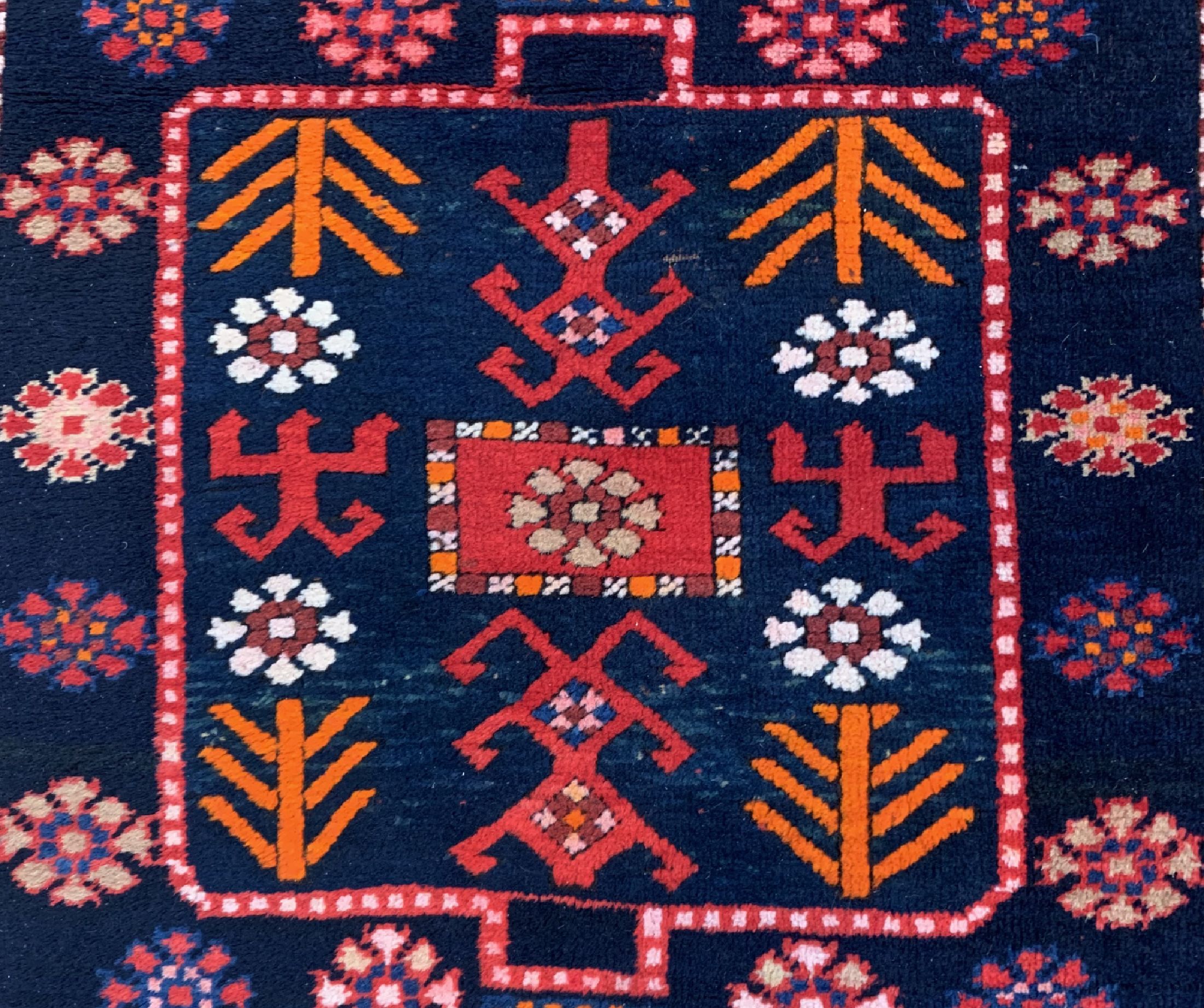 Detail b: Kazak alt, Kaukasus, um 1920/1930, Wolle auf Wolle, ca. 257 x 117 cm, EHZ: 3