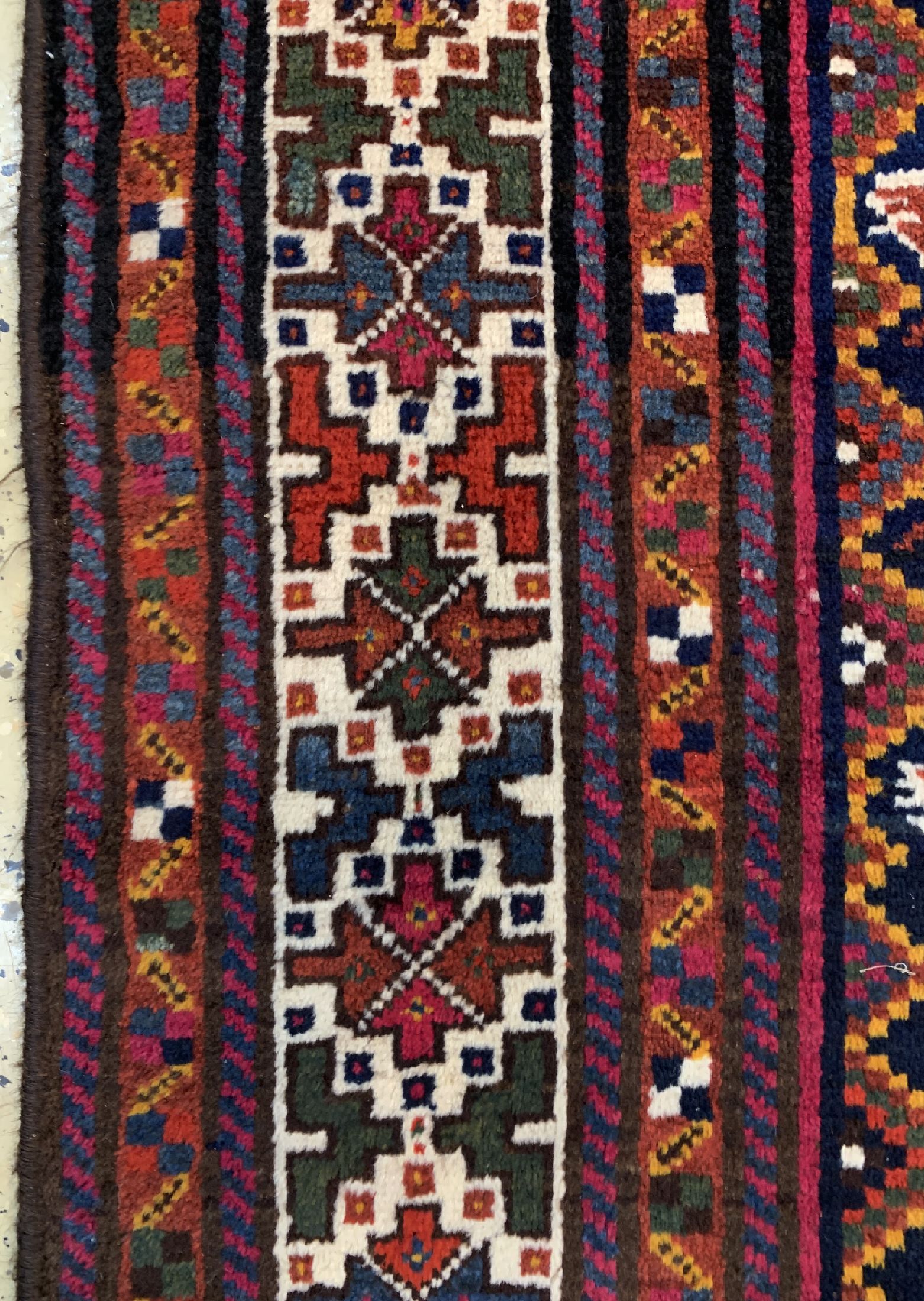 Detail d: Khamseh alt, Persien, um 1930/1940, Wolle auf Wolle, ca. 280 x 160 cm, gereinigt, EHZ: 1-2