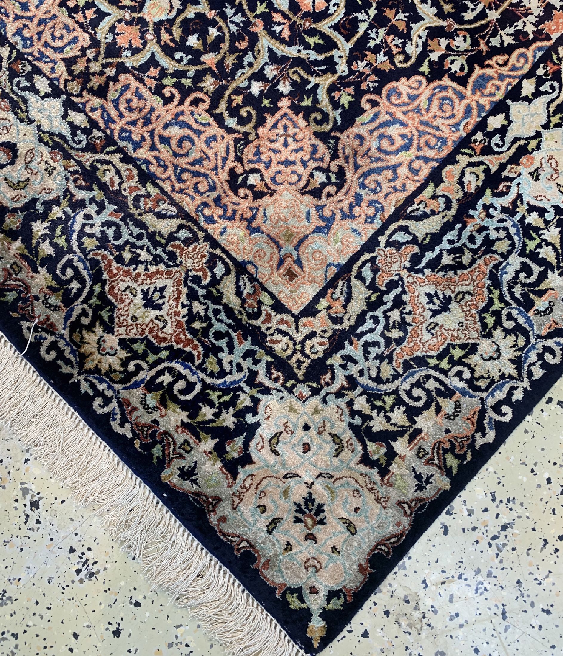 Detail c: Keschan Seide, Persien, um 1940/1950, reineNaturseide, ca. 210 x 138 cm, gereinigt, EHZ: 2