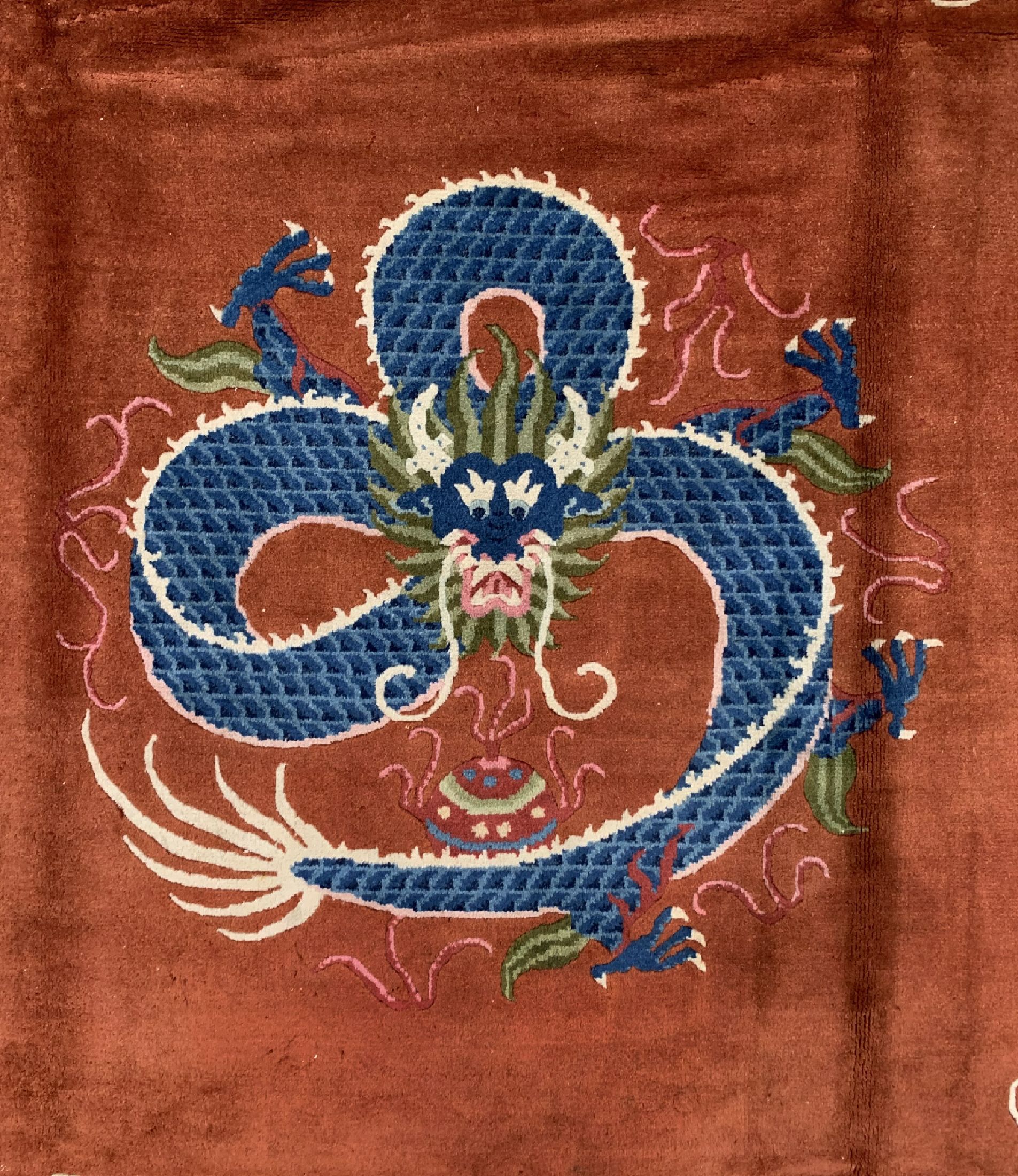 Detail c: Peking"Drachenteppich", China, um 1950/1960, Wolle auf Baumwolle, ca. 295 x 206 cm, EHZ: 2, (kleine Mottenfraß Stellen)