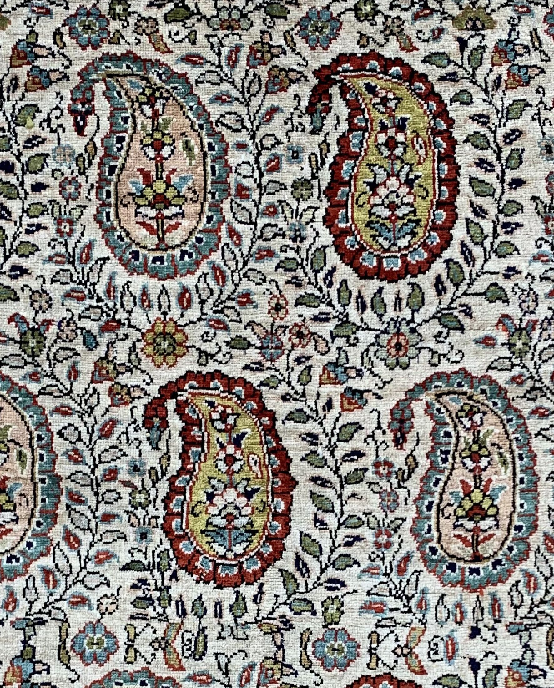 Detail a: Istambul Seide"Chinar", Türkei, um 1950, reine Naturseide, ca. 235 x 90 cm, gereinigt, EHZ: 2, Metallbroschiert.