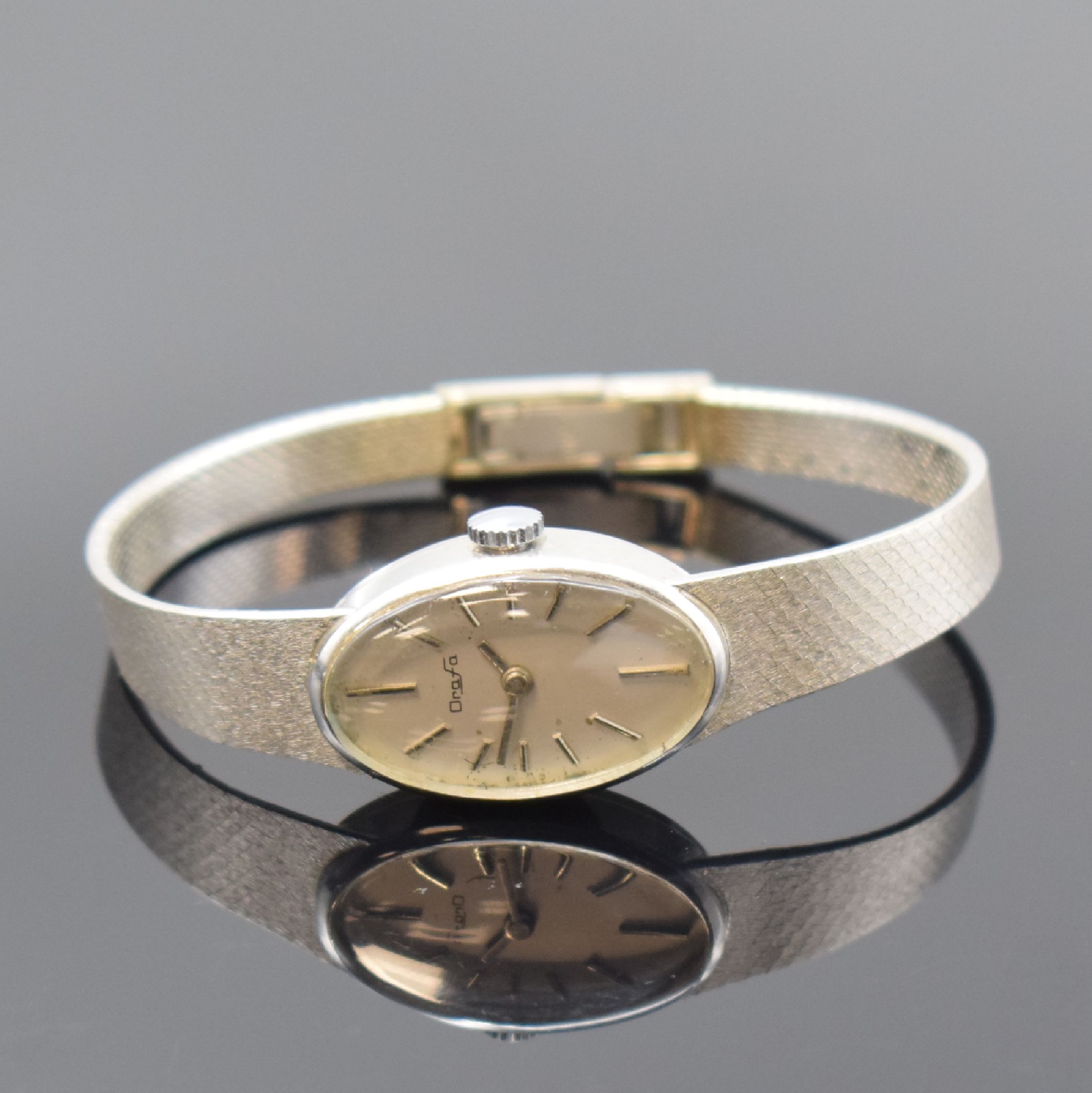 ORAFA Damenarmbanduhr in WG 585/000, Schweiz um 1975, Handaufzug, ovales, gedr. Geh., anges. Milanaiseband, silb. Zifferbl. fl., silb. Indizes u. ...
