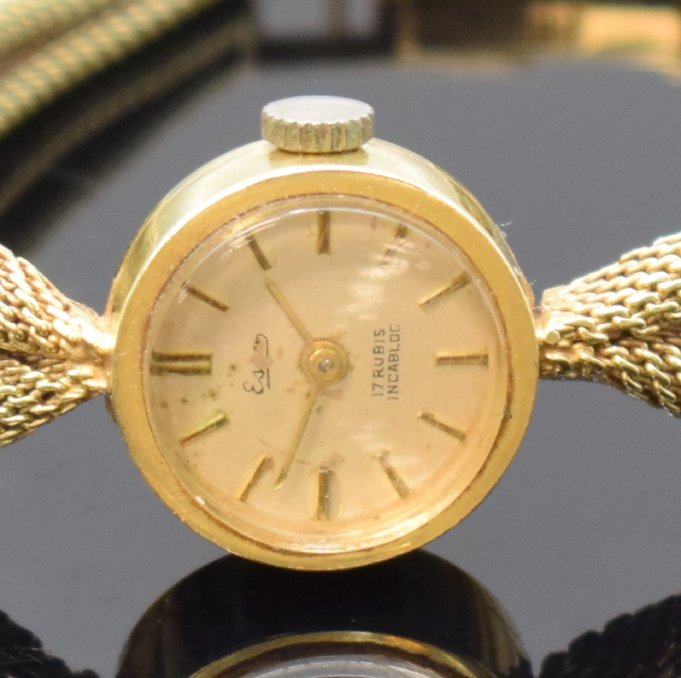Detail a: ESCO Damenarmbanduhr in GG 585/000, Schweiz um 1965, Handaufzug, gedr. Geh., gefaltet anges. Milanaiseband, silb. Zifferbl. fl., gold. Indizes u. ...