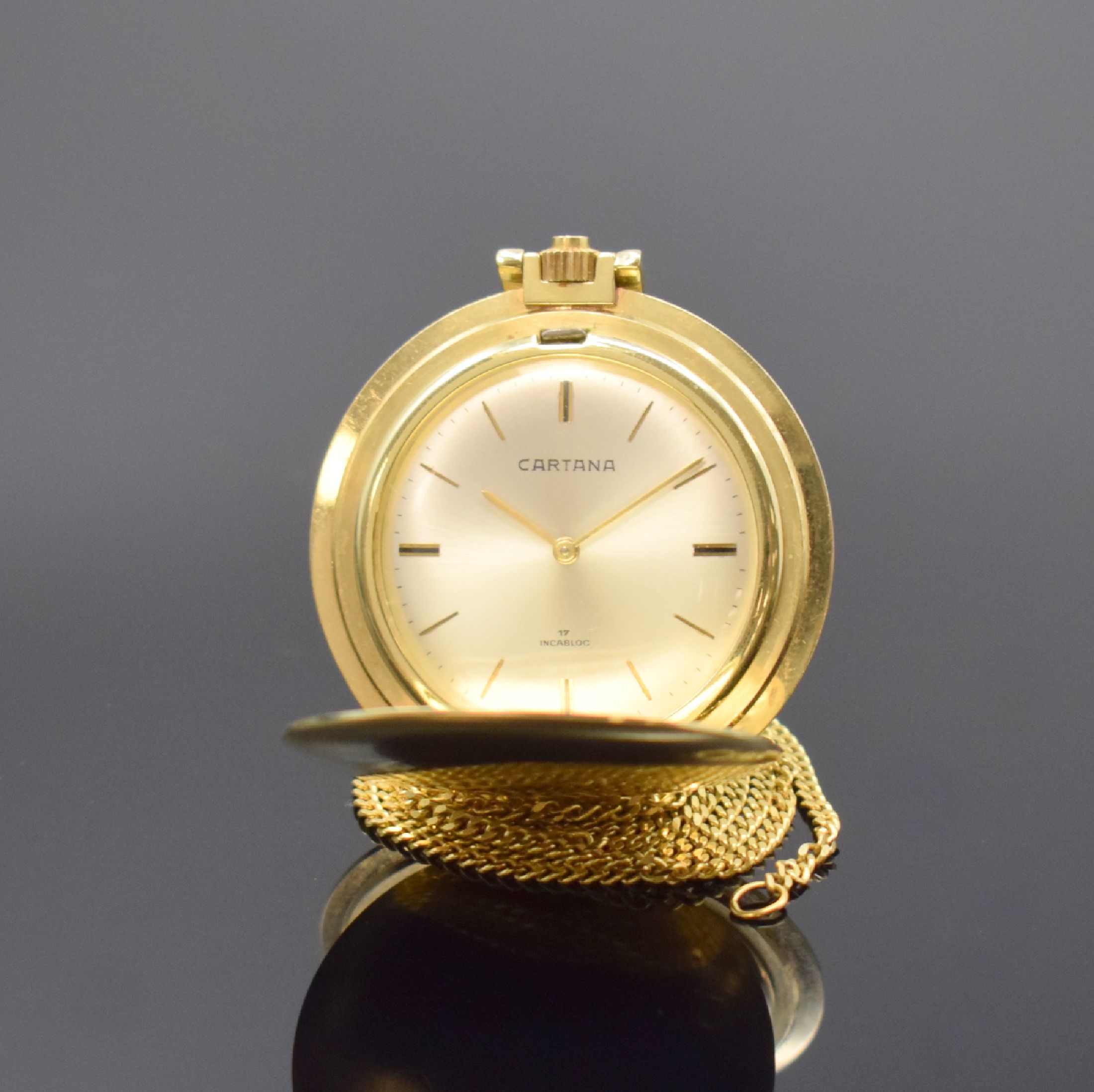 CARTANA / NIVADA Frack-Savonette mit Kette in GG 585/000, Schweiz um 1970, satiniertes Geh., silb. Zifferbl., gold. Indizes u. Zeigern, vern. Werk ...