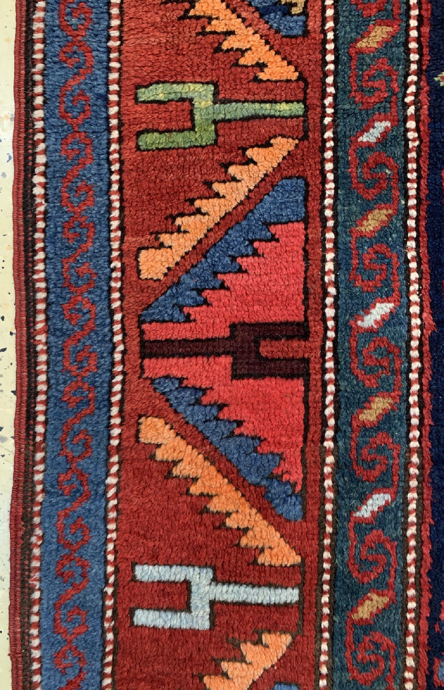 Detail c: Kazak antik, Kaukasus, um 1910, Wolle auf Wolle, ca. 297 x 174 cm, EHZ: 2