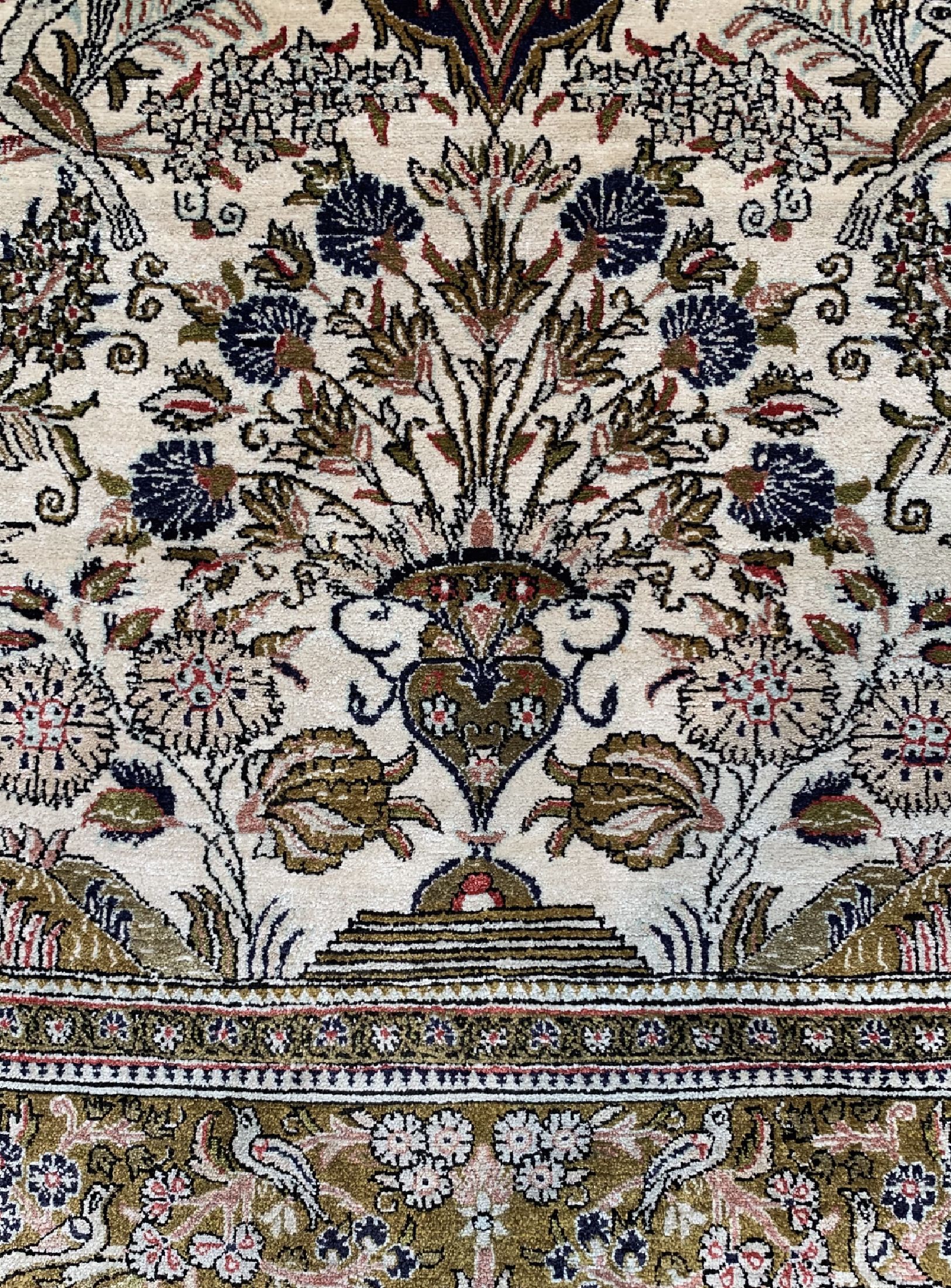 Detail a: Ghom Seide alt, Persien, um 1950, reine Naturseide, ca. 167 x 112 cm, gereinigt, EHZ: 1-2