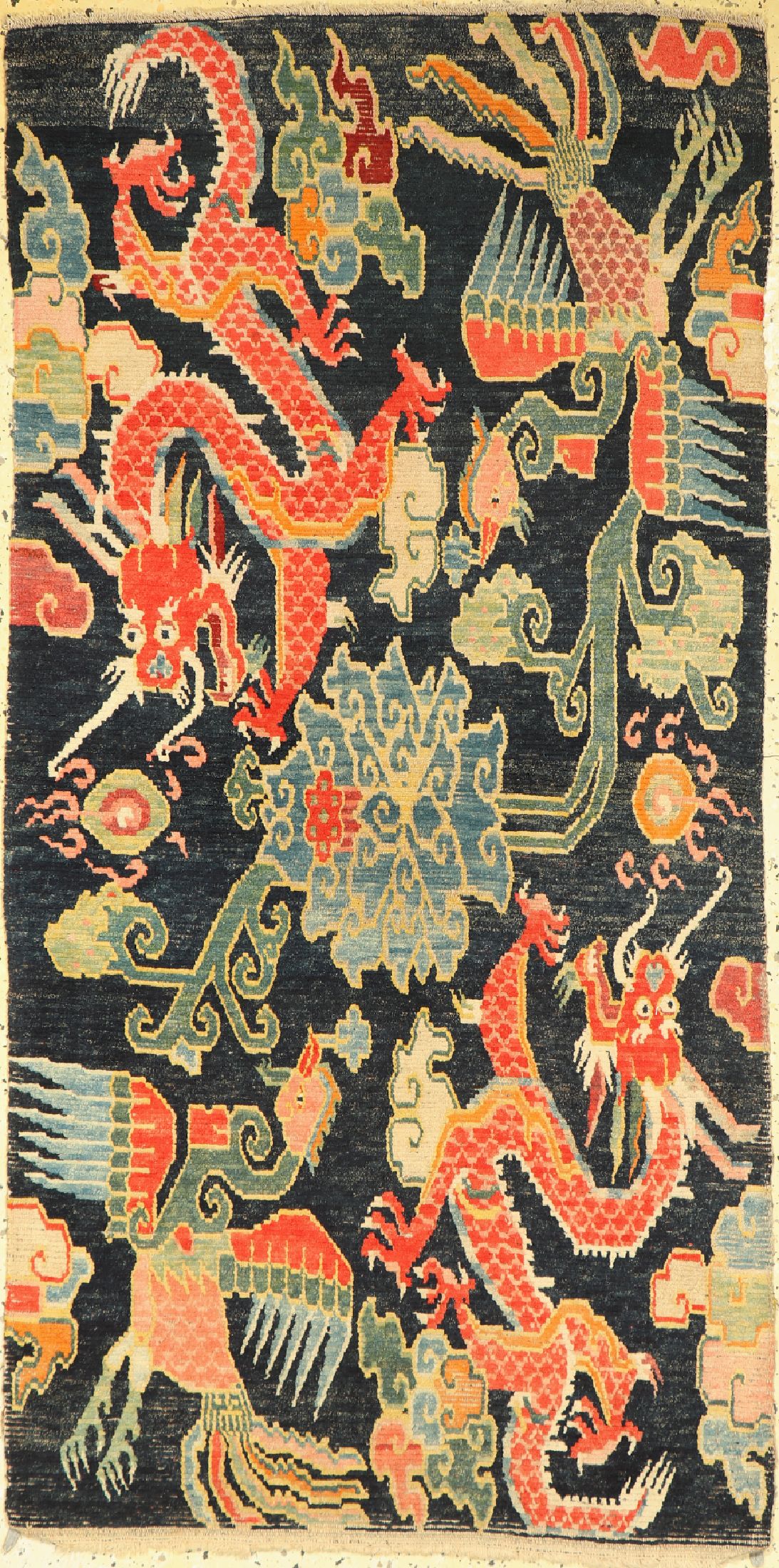 Tibet"Drachenteppich", um 1900, Wolle auf Baumwolle, ca. 175 x 90 cm, EHZ: 2