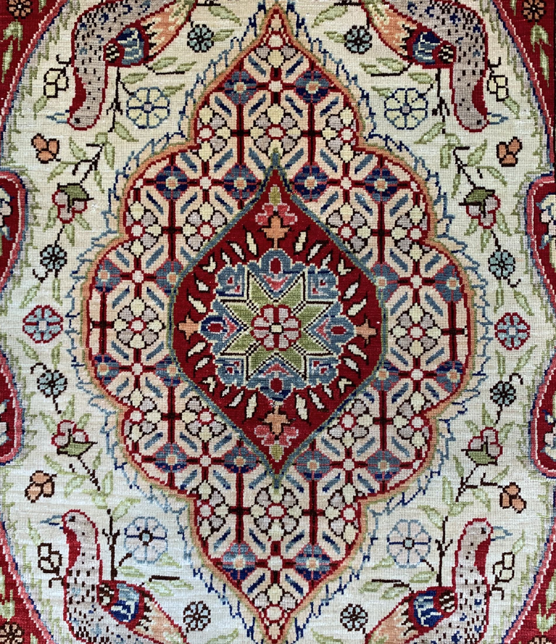 Detail b: Hereke Seide, signiert, Türkei, ca. 50 Jahre, reine Naturseide, ca. 73 x 50 cm, gereinigt, EHZ: 1