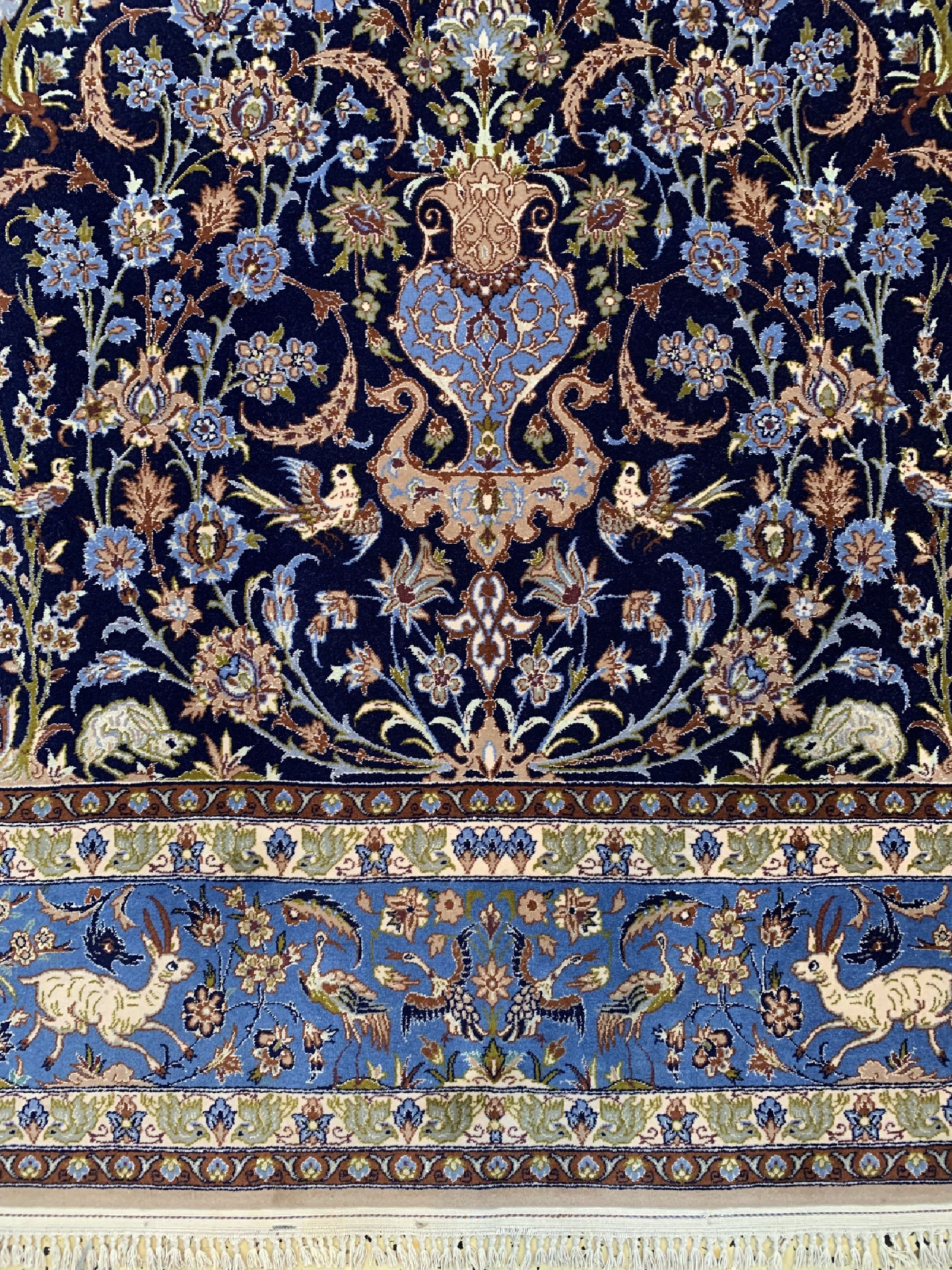 Detail a: Esfahan fein, Persien, ca. 50 Jahre, Korkwolle mit und auf Seide, ca. 233 x 142 cm,EHZ: 1-2