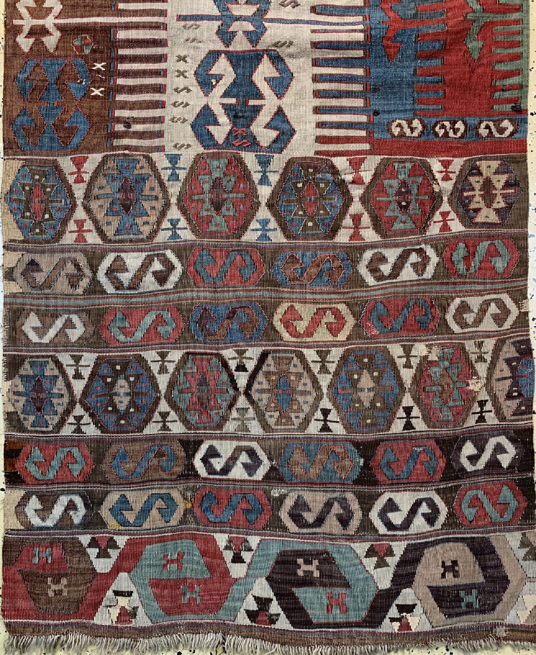 Detail a: Antiker Konya Kelim, Türkei, 19.Jhd, Wolle auf Wolle, ca. 430 x 82 cm, EHZ: 2-3