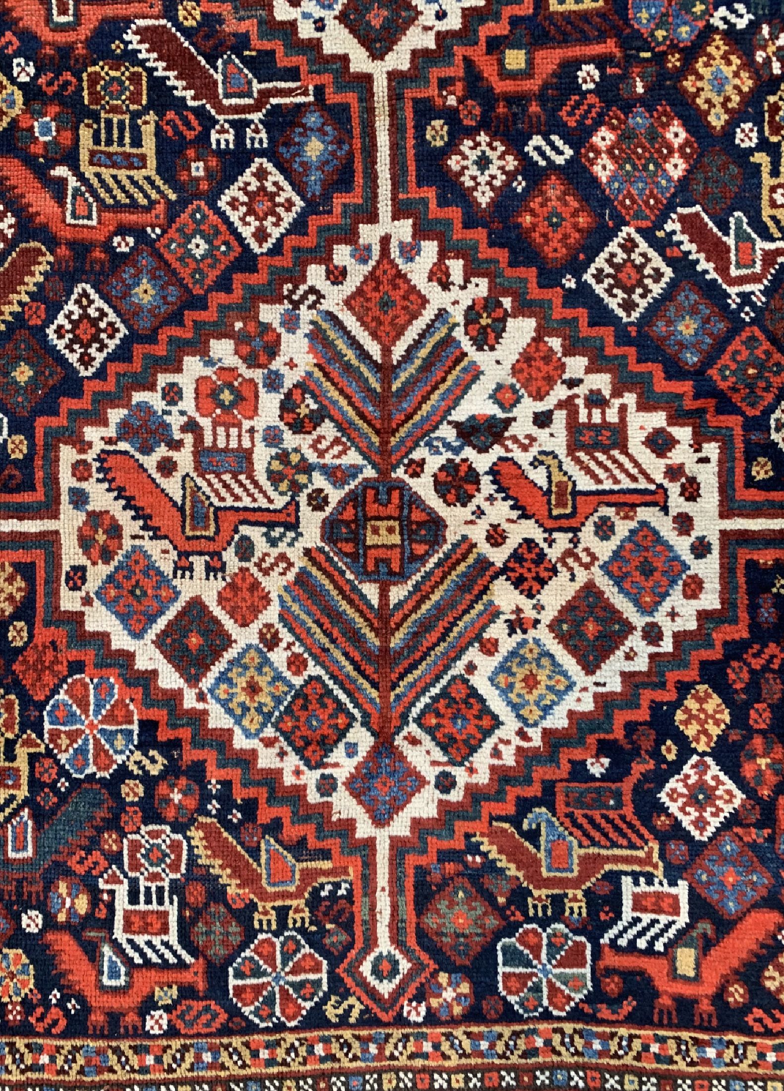 Detail b: Ghaschgai antik, Persien, um 1920, Wolle auf Wolle, ca. 280 x 183 cm, EHZ: 2