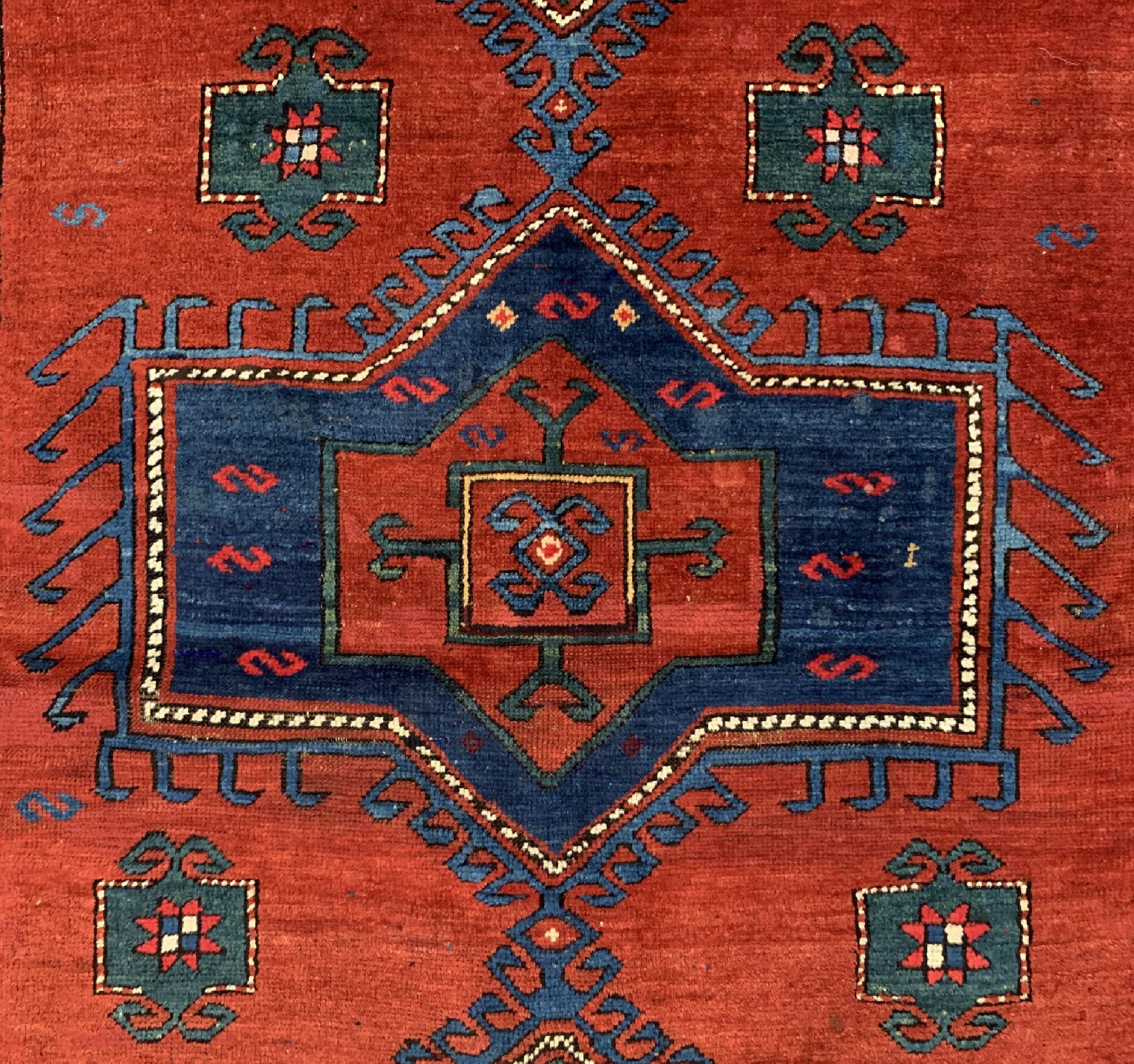 Detail c: Antiker Kazak, Kaukasus, um 1900, Wolle aufWolle, ca. 240 x 160 cm, EHZ: 2
