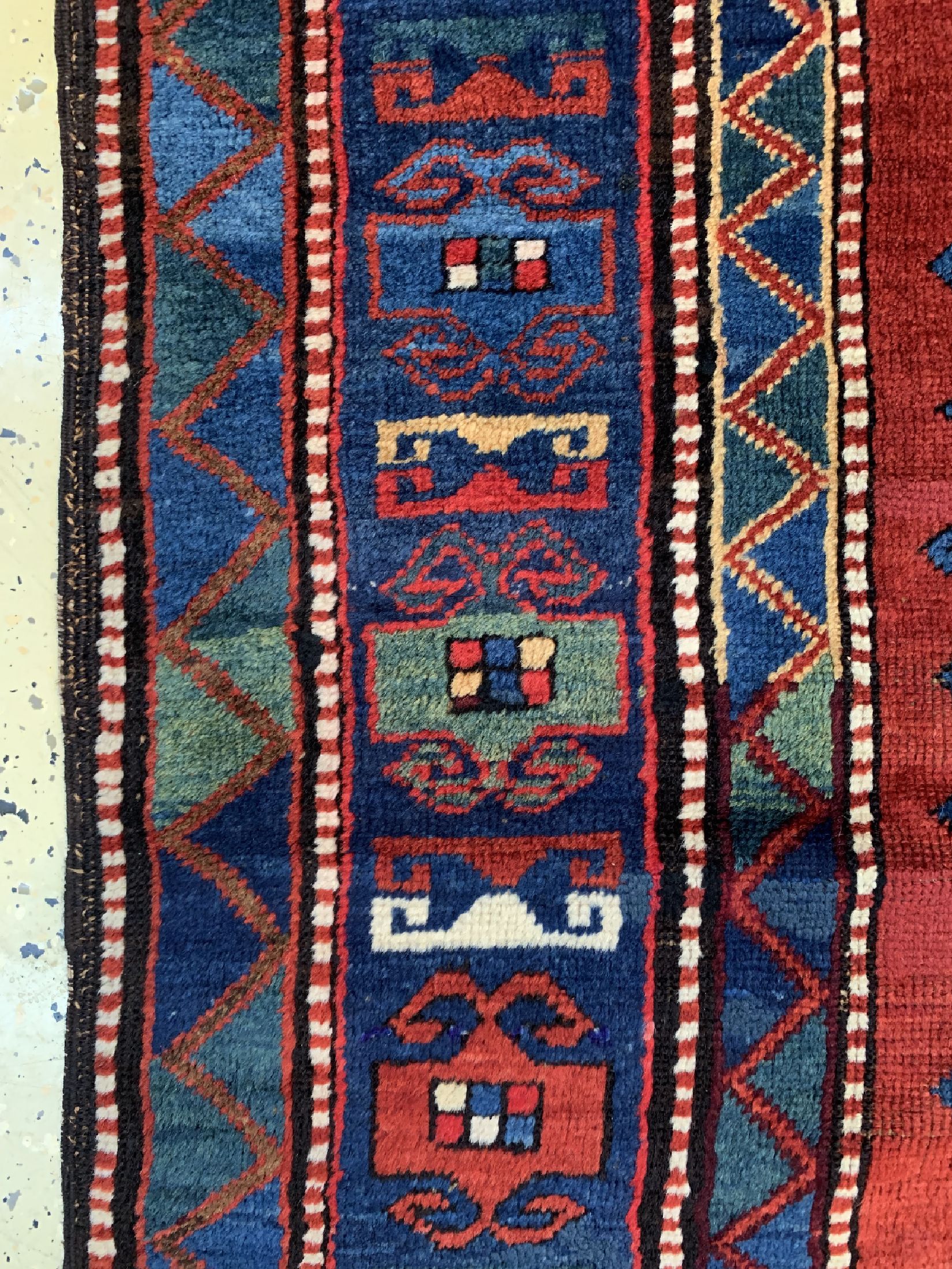 Detail d: Antiker Kazak, Kaukasus, um 1900, Wolle aufWolle, ca. 240 x 160 cm, EHZ: 2