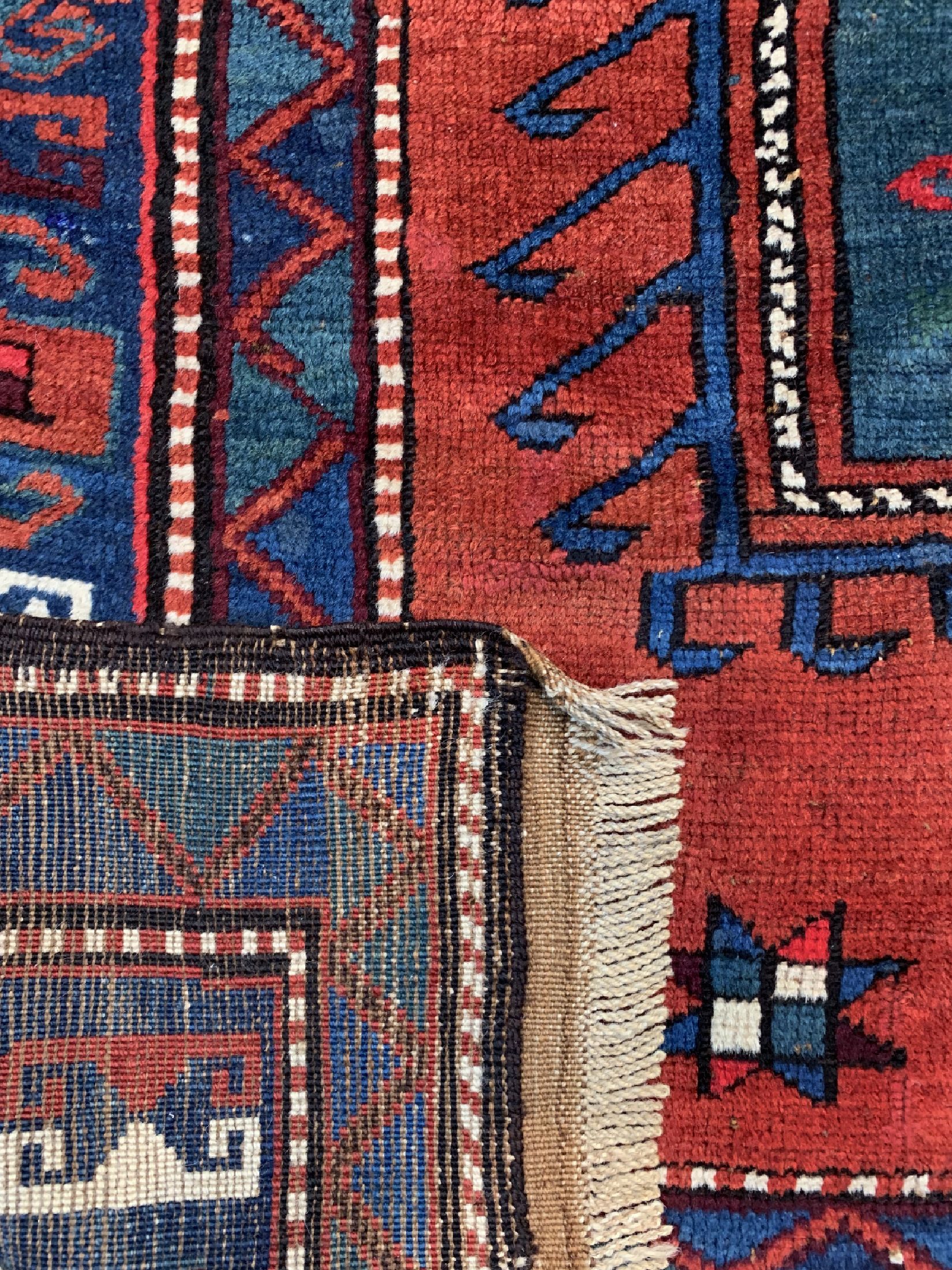 Detail e: Antiker Kazak, Kaukasus, um 1900, Wolle aufWolle, ca. 240 x 160 cm, EHZ: 2