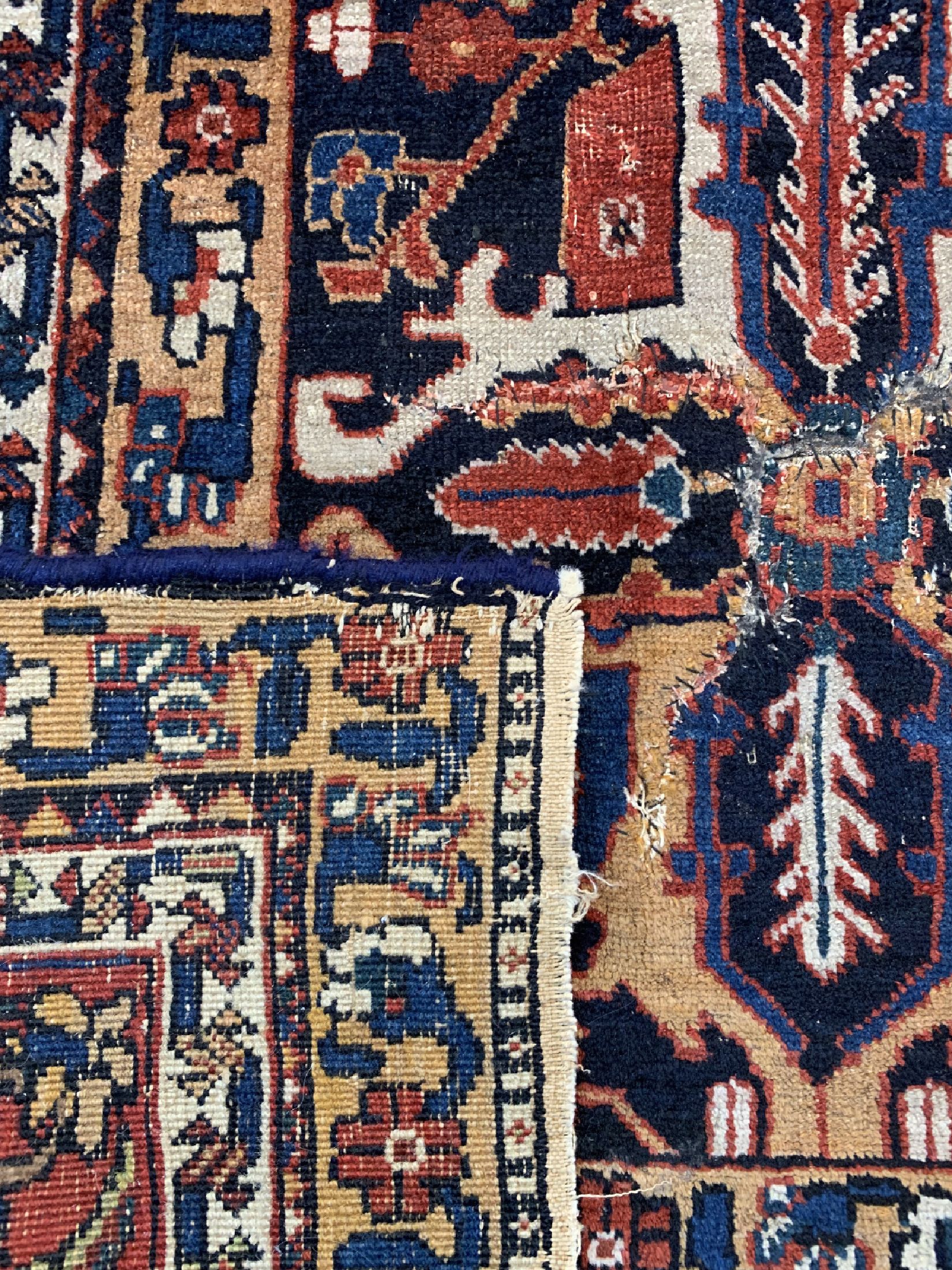 Detail f: Antiker Bachtiar"Khanteppich, Persien, datiert 1324(1903), Wolle auf Baumwolle, ca. 443 x 218 cm, EHZ: 4