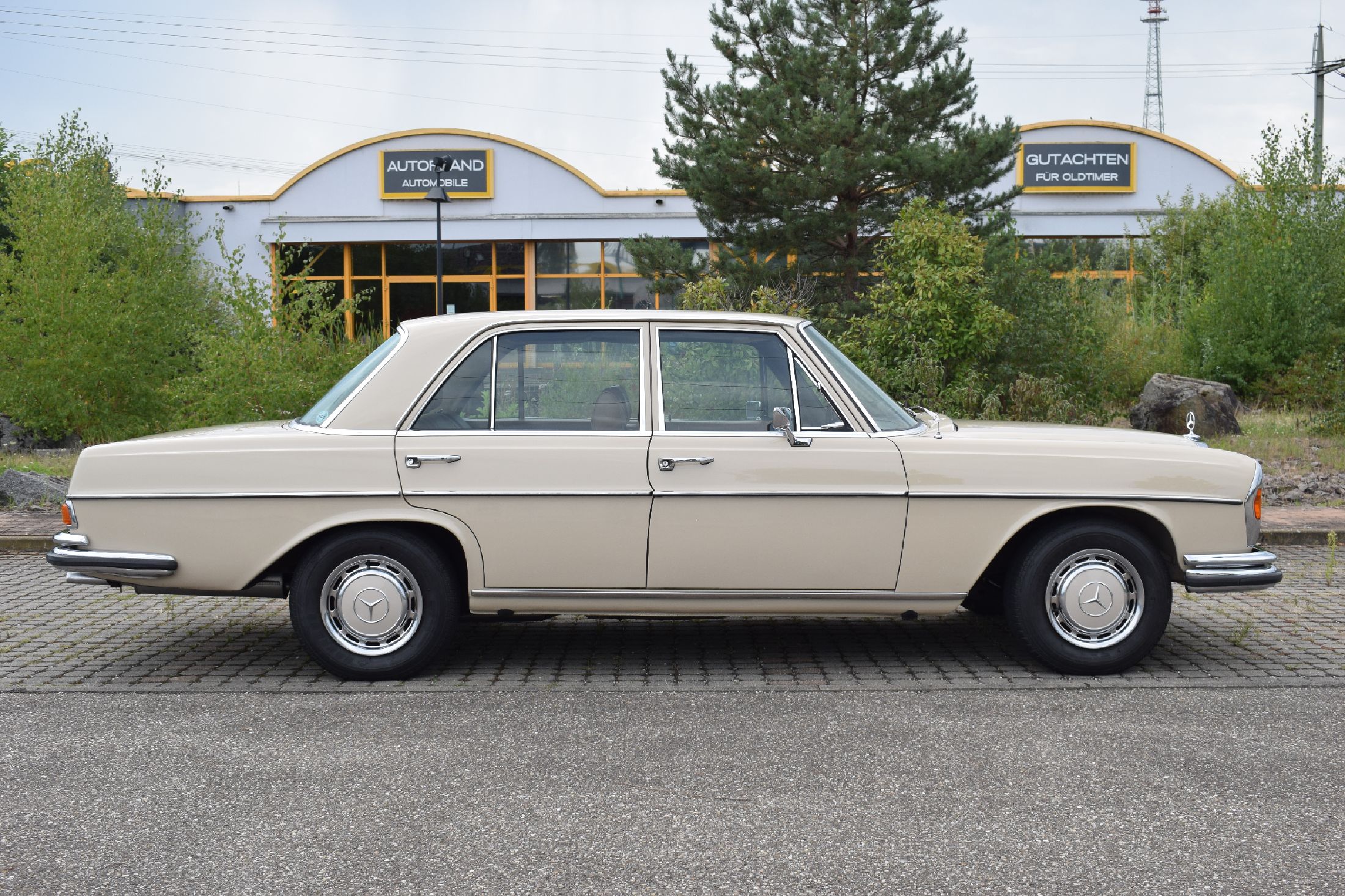 Detail a: Mercedes-Benz 280 SE W 108, Fahrgestellnummer: 10801812096012, EZ 04/1972, Laufleistung ca. 26.500 km abgelesen,Automatikgetriebe, HU 04/2025, ...