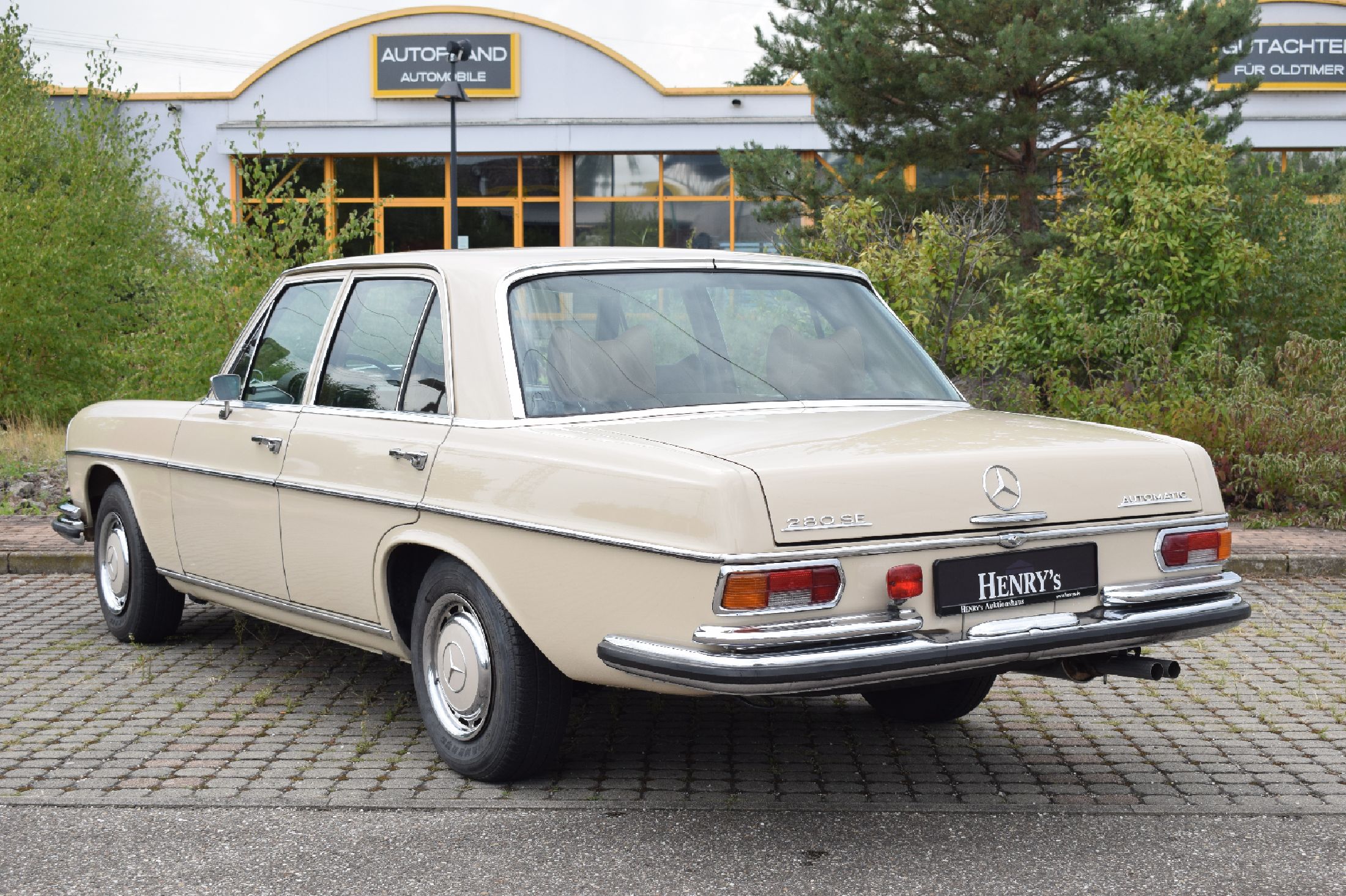 Detail b: Mercedes-Benz 280 SE W 108, Fahrgestellnummer: 10801812096012, EZ 04/1972, Laufleistung ca. 26.500 km abgelesen,Automatikgetriebe, HU 04/2025, ...
