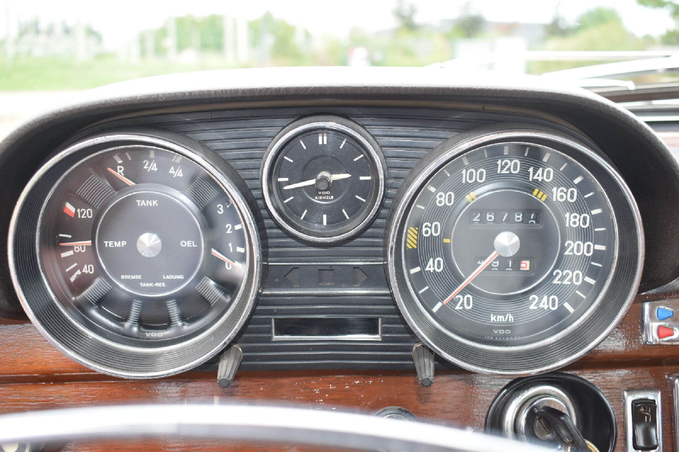 Detail e: Mercedes-Benz 280 SE W 108, Fahrgestellnummer: 10801812096012, EZ 04/1972, Laufleistung ca. 26.500 km abgelesen,Automatikgetriebe, HU 04/2025, ...