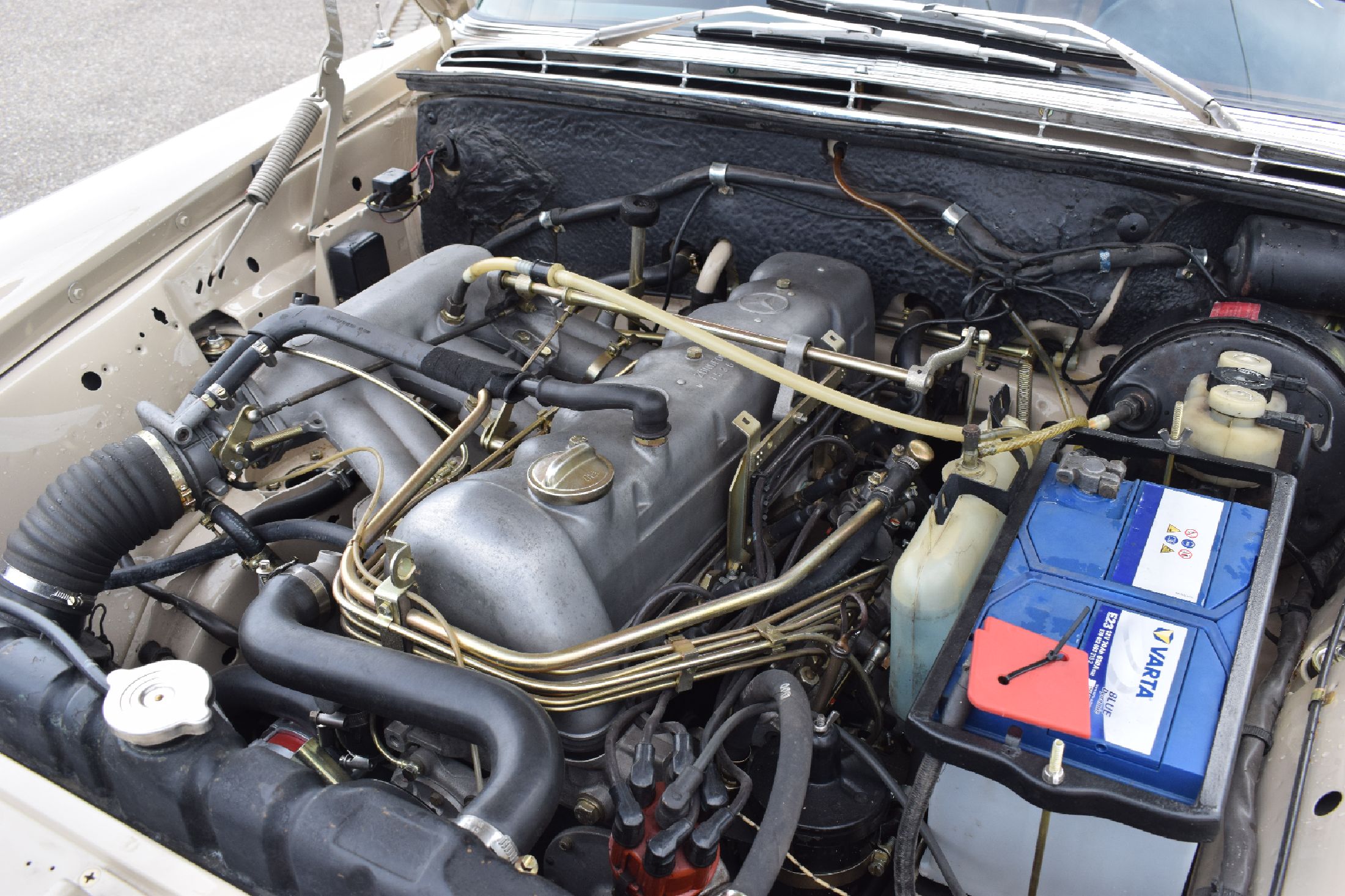 Detail i: Mercedes-Benz 280 SE W 108, Fahrgestellnummer: 10801812096012, EZ 04/1972, Laufleistung ca. 26.500 km abgelesen,Automatikgetriebe, HU 04/2025, ...