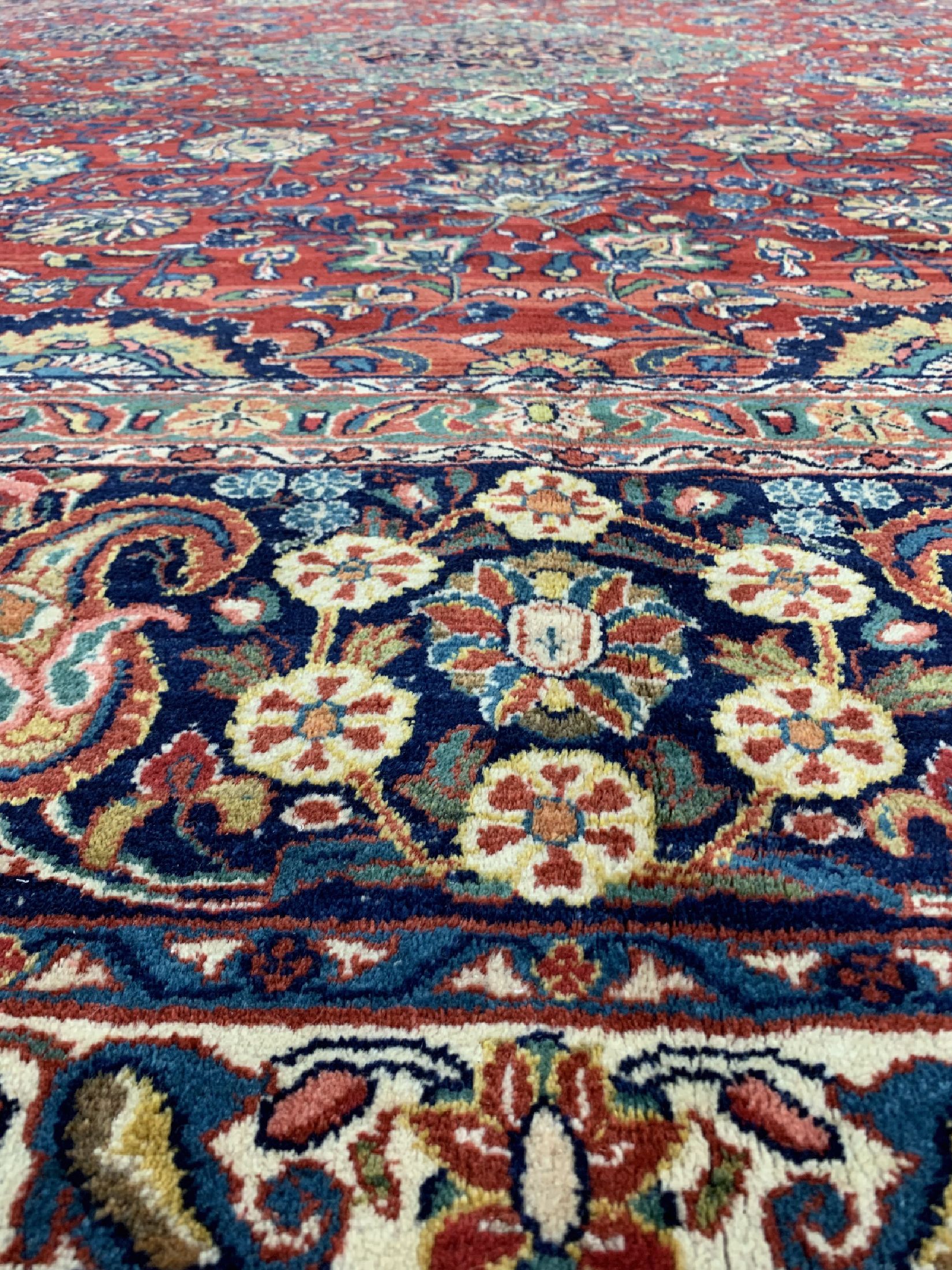 Detail d: Re-Import Sarogh alt, Persien, um 1930/1940, Wolle auf Baumwolle, ca. 460 x 365 cm, EHZ: 1-2
