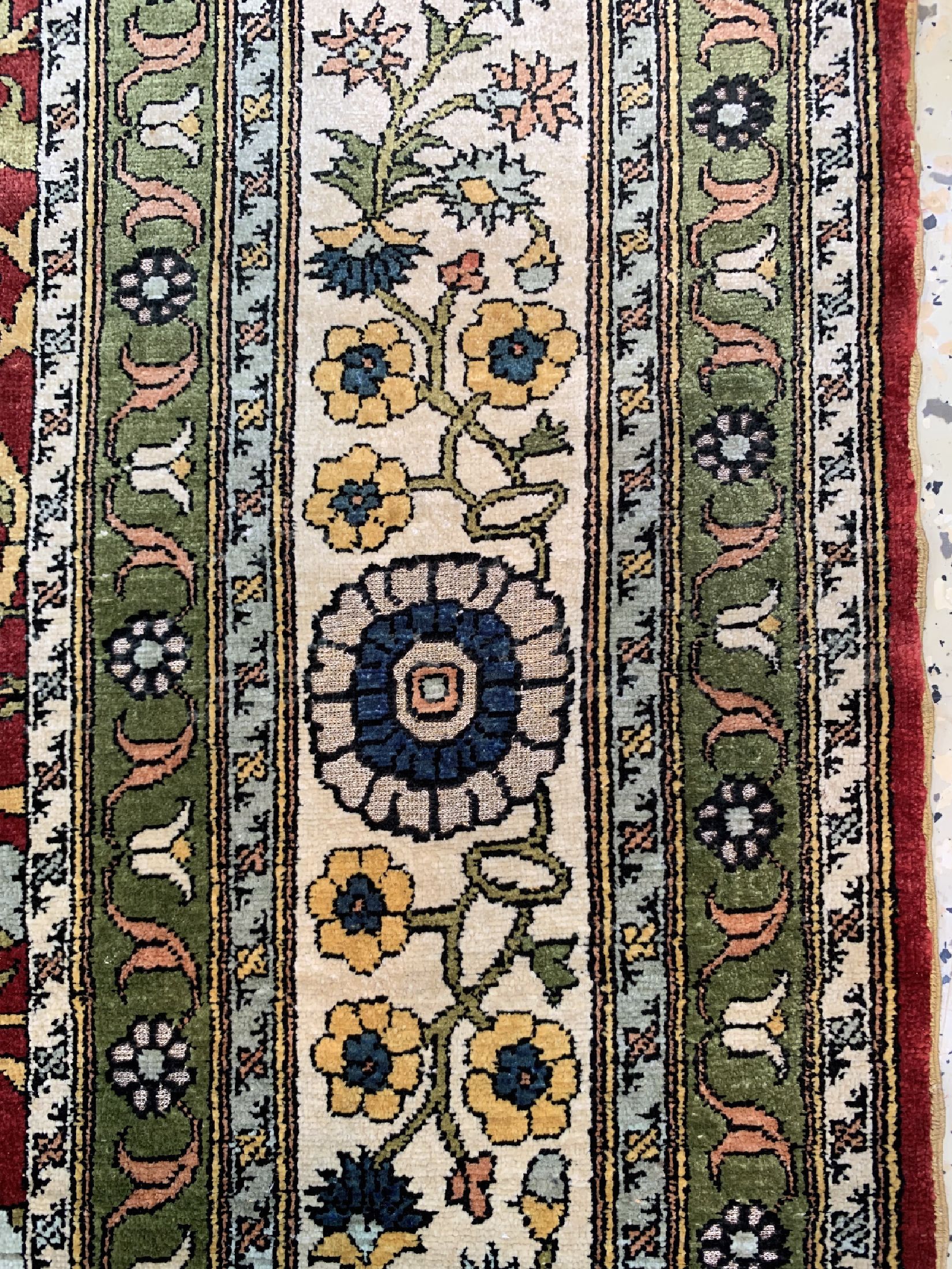 Detail b: Hereke Seide fein, Persien, um 1940/1950, reine Naturseide, ca. 154 x 98 cm, EHZ: 1-2
