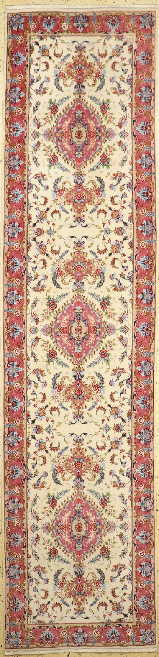 Täbriz fein, Persien, um 1960, Korkwolle mit und auf Seide, ca. 317 x 78 cm, ca. 500.000 Kn/qm, EHZ: 1-2