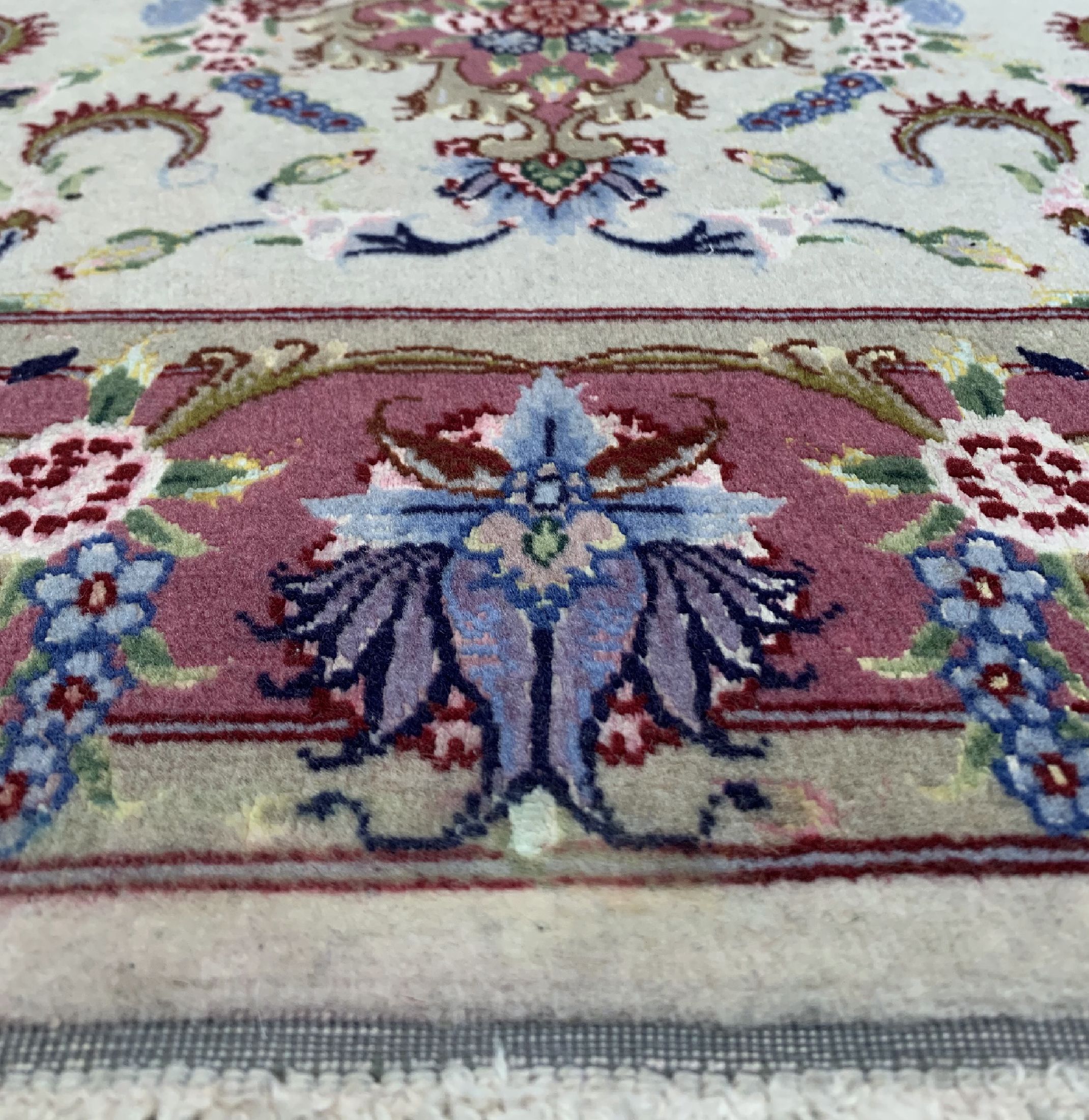 Detail c: Täbriz fein, Persien, um 1960, Korkwolle mit und auf Seide, ca. 317 x 78 cm, ca. 500.000 Kn/qm, EHZ: 1-2