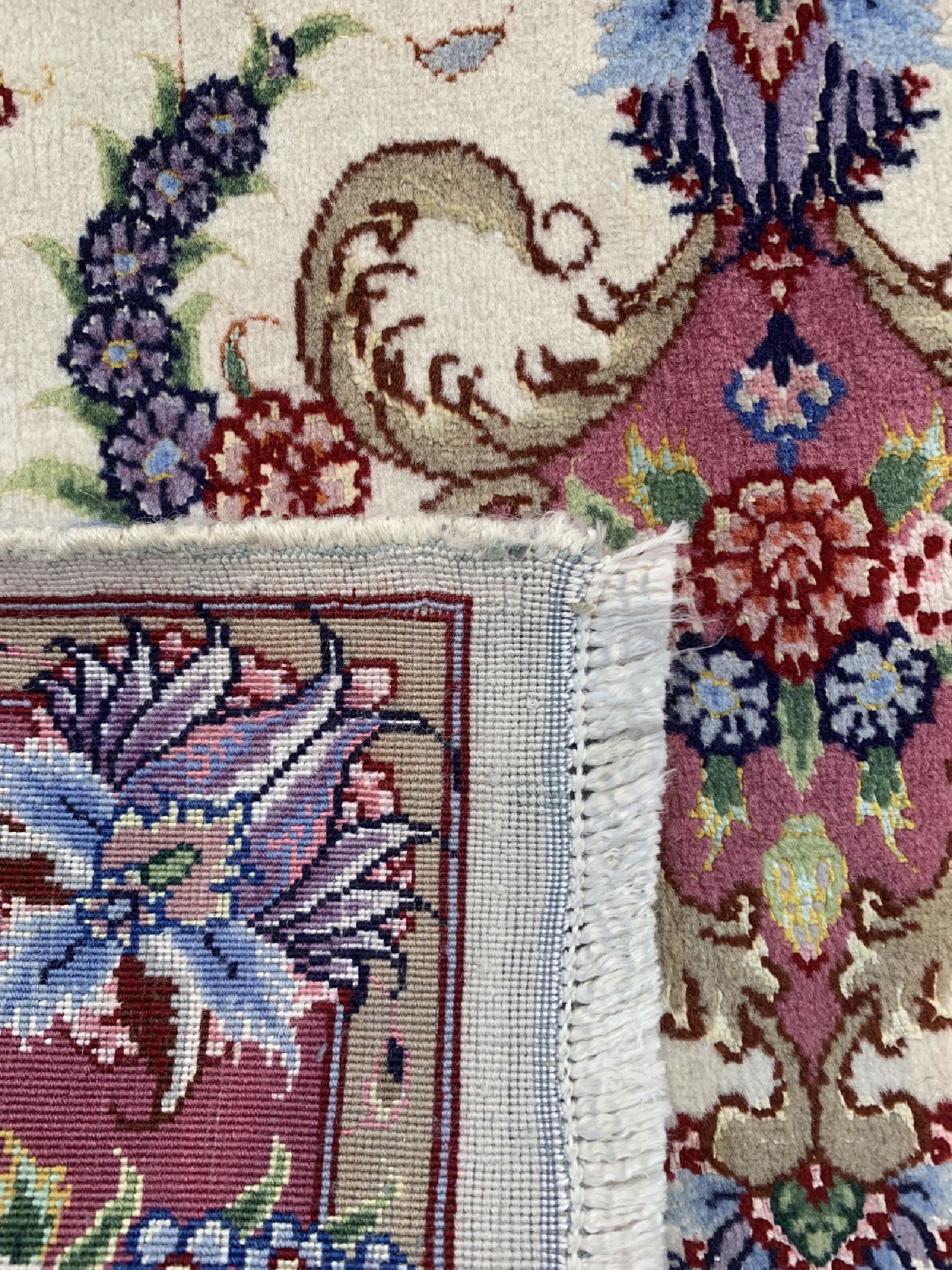 Detail d: Täbriz fein, Persien, um 1960, Korkwolle mit und auf Seide, ca. 317 x 78 cm, ca. 500.000 Kn/qm, EHZ: 1-2