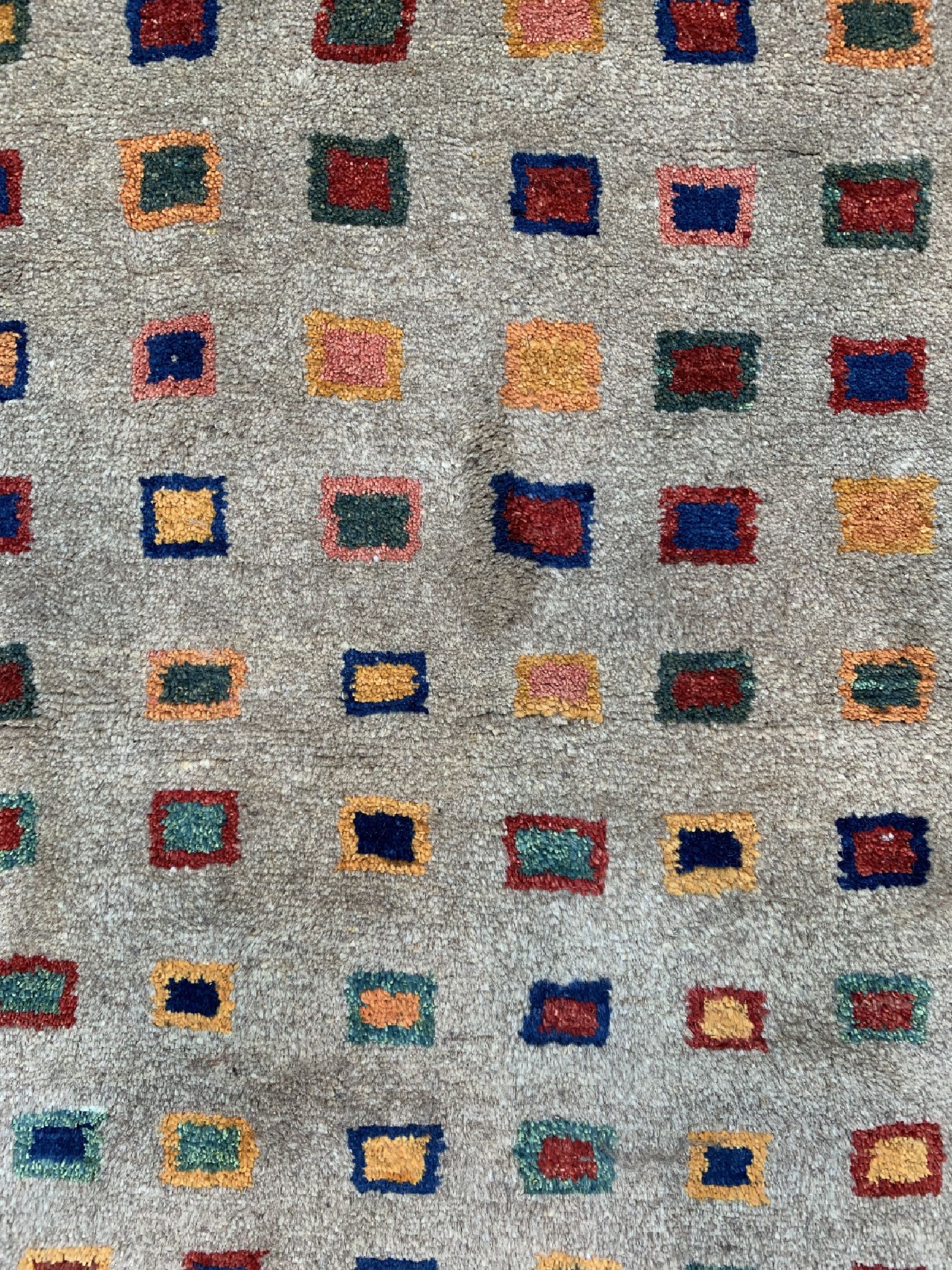 Detail b: Gabbeh alt, Persien, ca. 50 Jahre, Wolle auf Wolle, ca. 140 x 103 cm, EHZ: 2