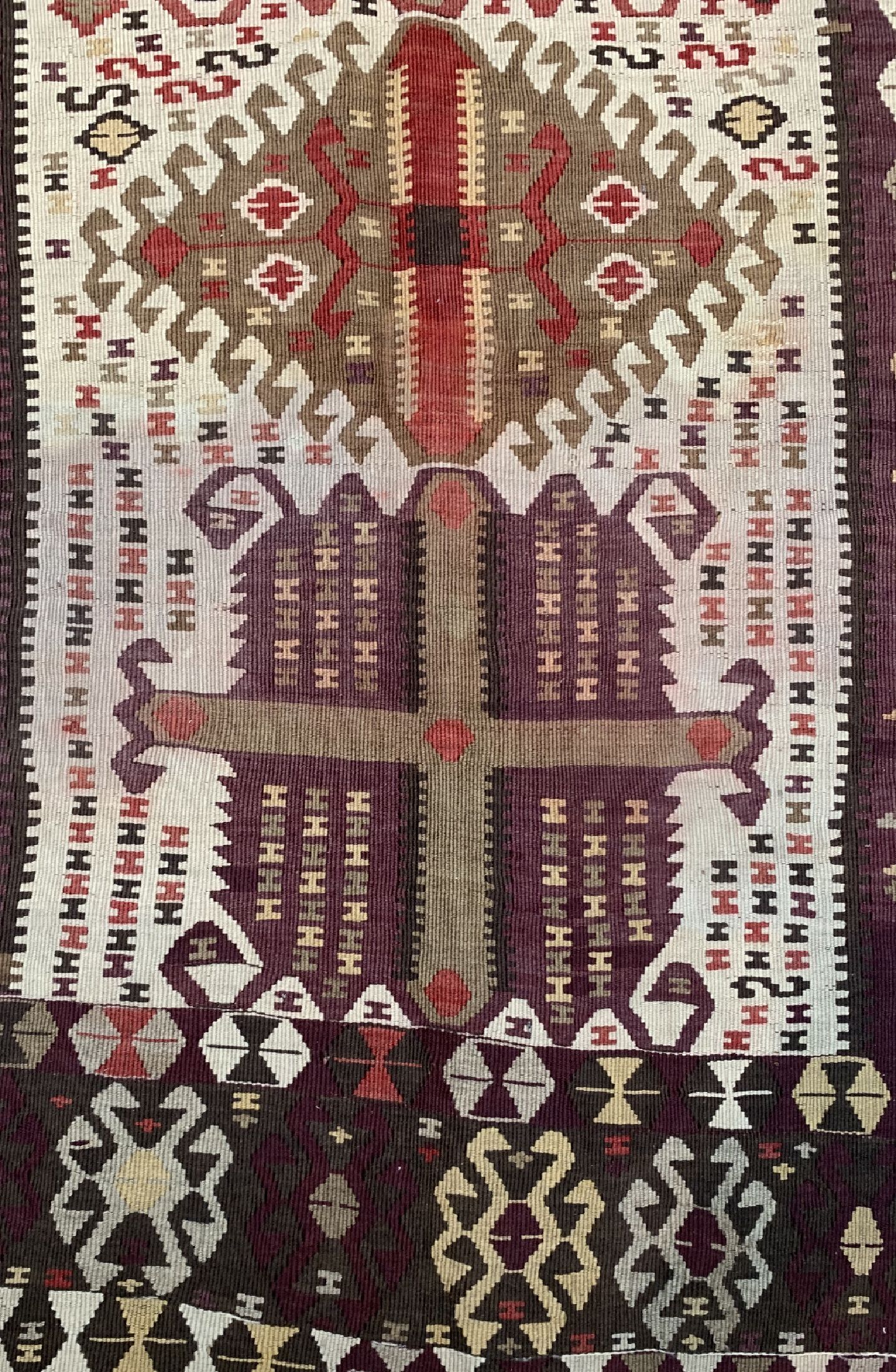 Detail b: Kars Kelim, Türkei, um 1930/1940, Wolle auf Wolle, ca. 350 x 155 cm, verfärbt, EHZ: 2