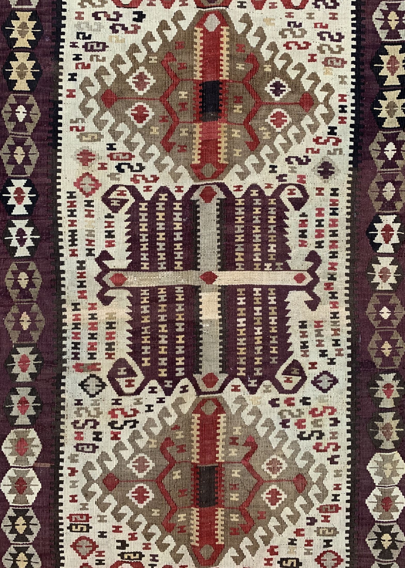 Detail c: Kars Kelim, Türkei, um 1930/1940, Wolle auf Wolle, ca. 350 x 155 cm, verfärbt, EHZ: 2