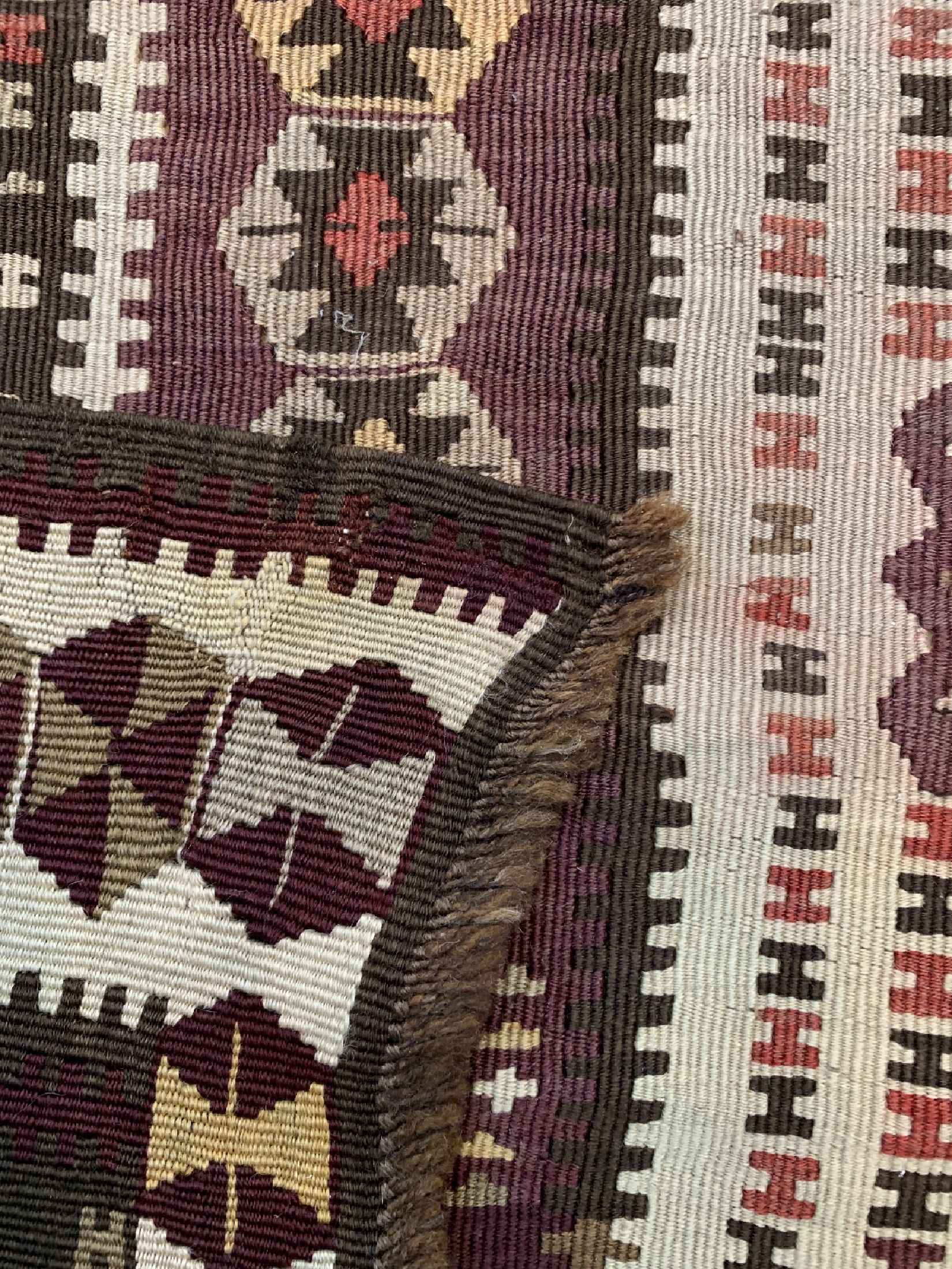 Detail e: Kars Kelim, Türkei, um 1930/1940, Wolle auf Wolle, ca. 350 x 155 cm, verfärbt, EHZ: 2