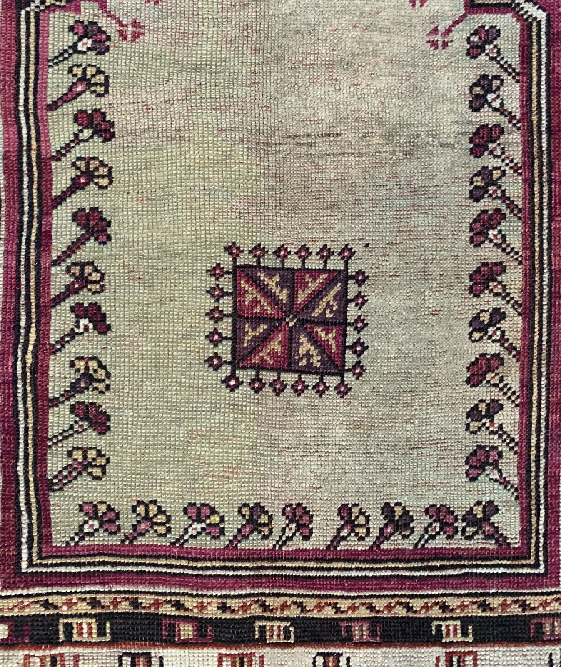 Detail b: Tuzla-Gebetsteppich antik, Türkei, 19.Jhd, Wolle auf Wolle, ca. 185 x 111 cm, EHZ: 3