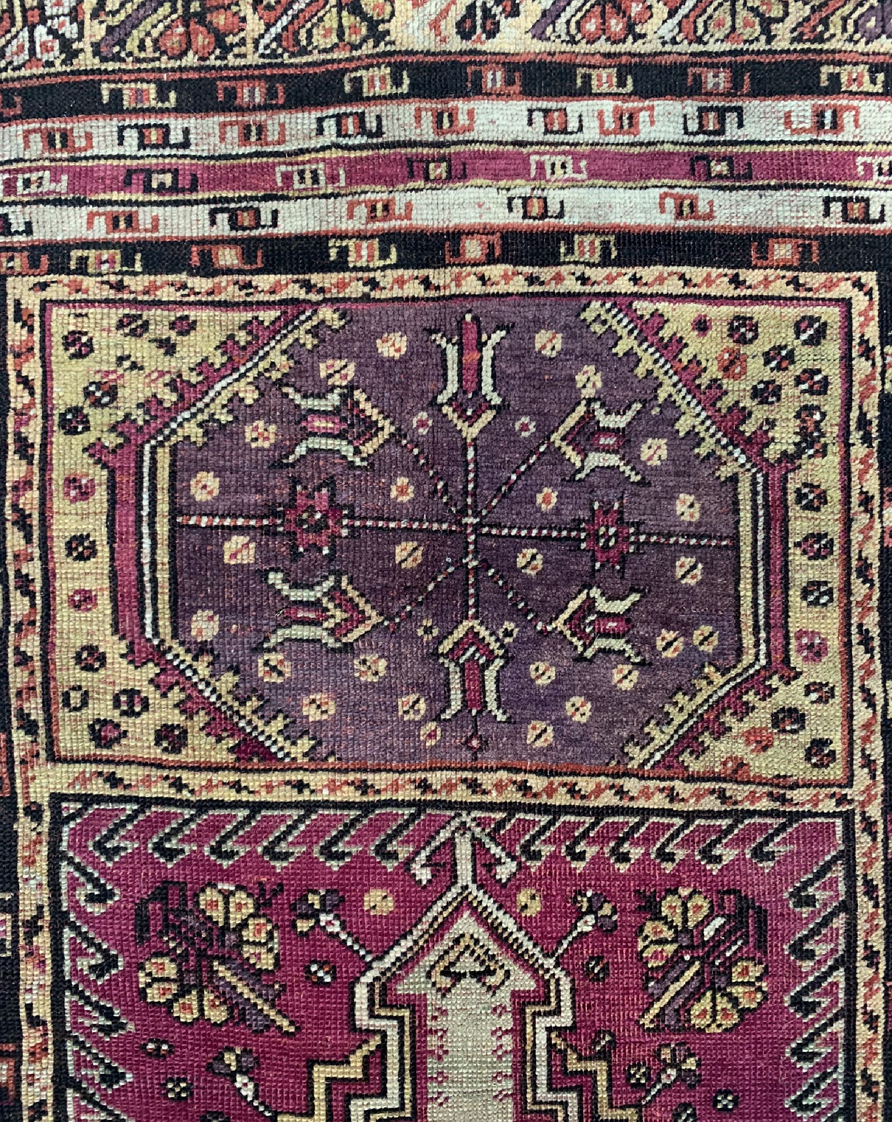 Detail c: Tuzla-Gebetsteppich antik, Türkei, 19.Jhd, Wolle auf Wolle, ca. 185 x 111 cm, EHZ: 3