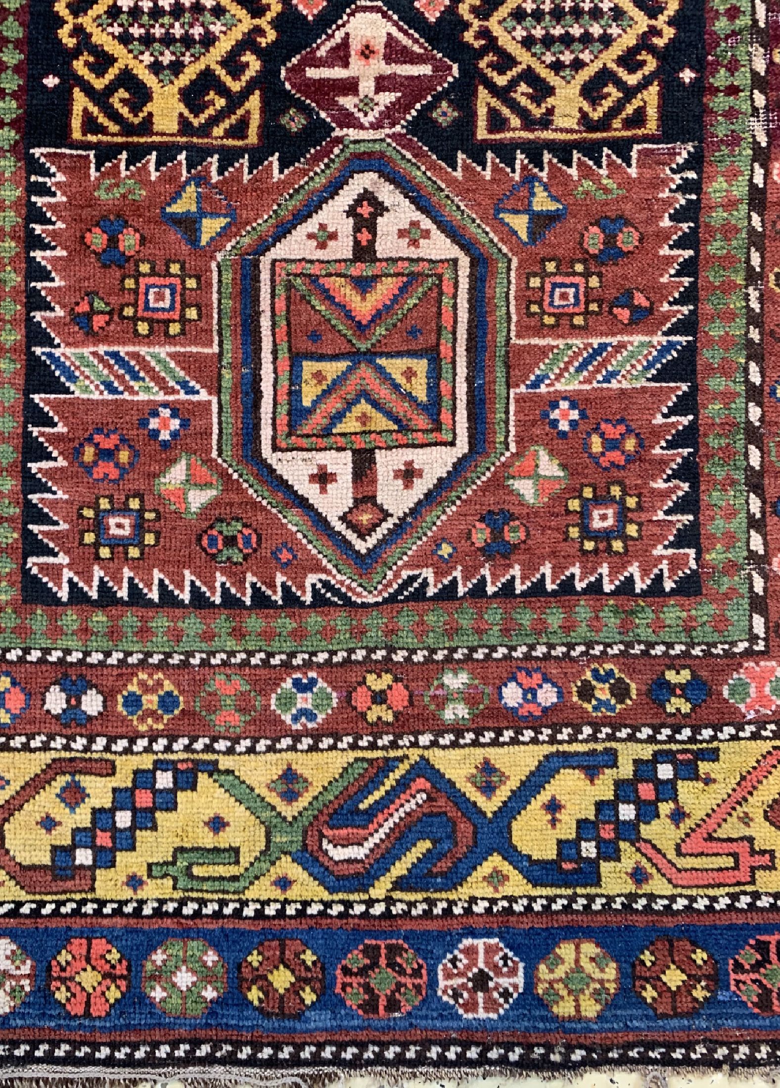 Detail b: Antiker Schirwan, Kaukasus, um 1900, Wolle auf Wolle, ca. 345 x 124 cm, EHZ: 4